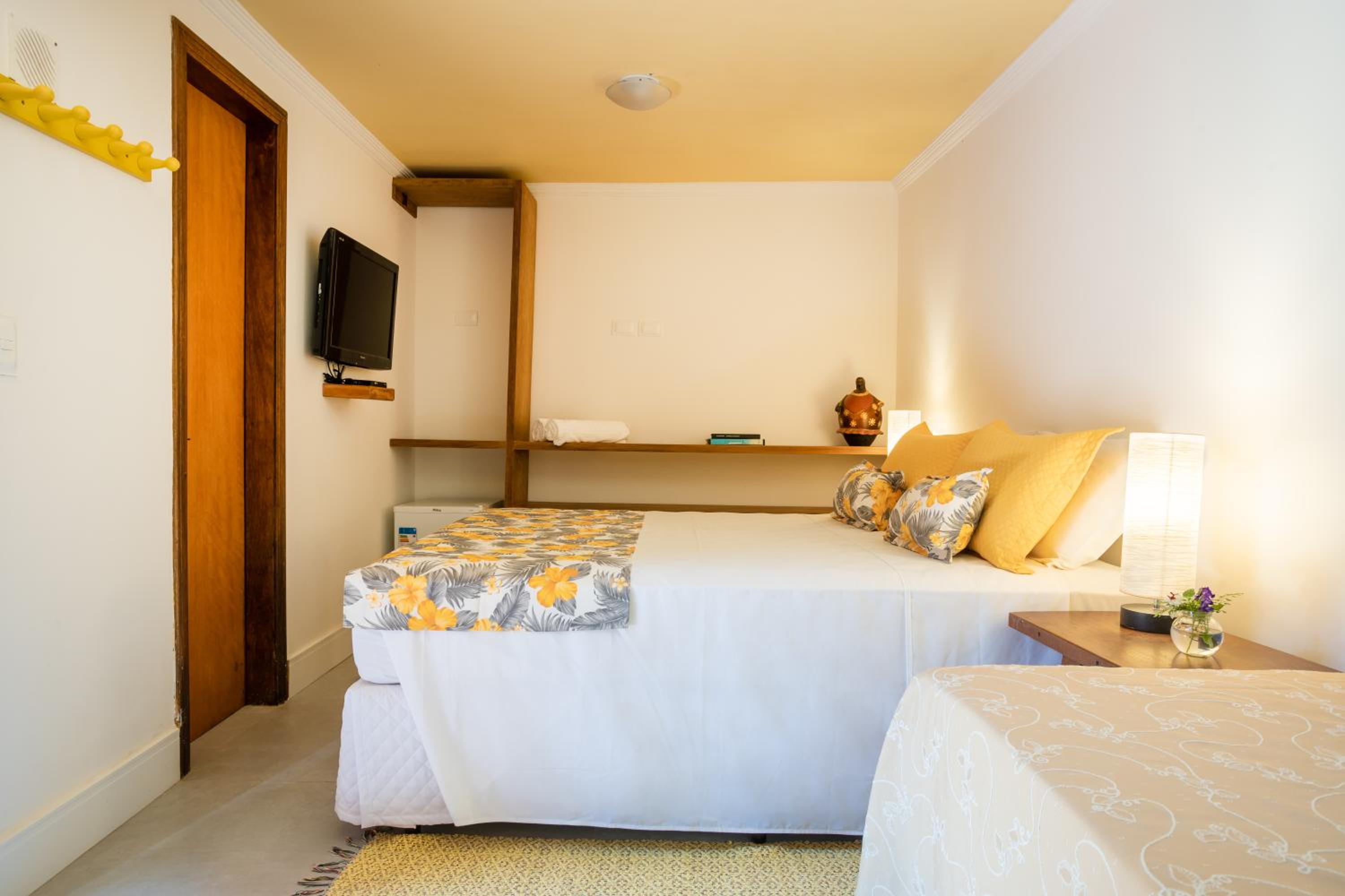 Large Double Room - Photo 3