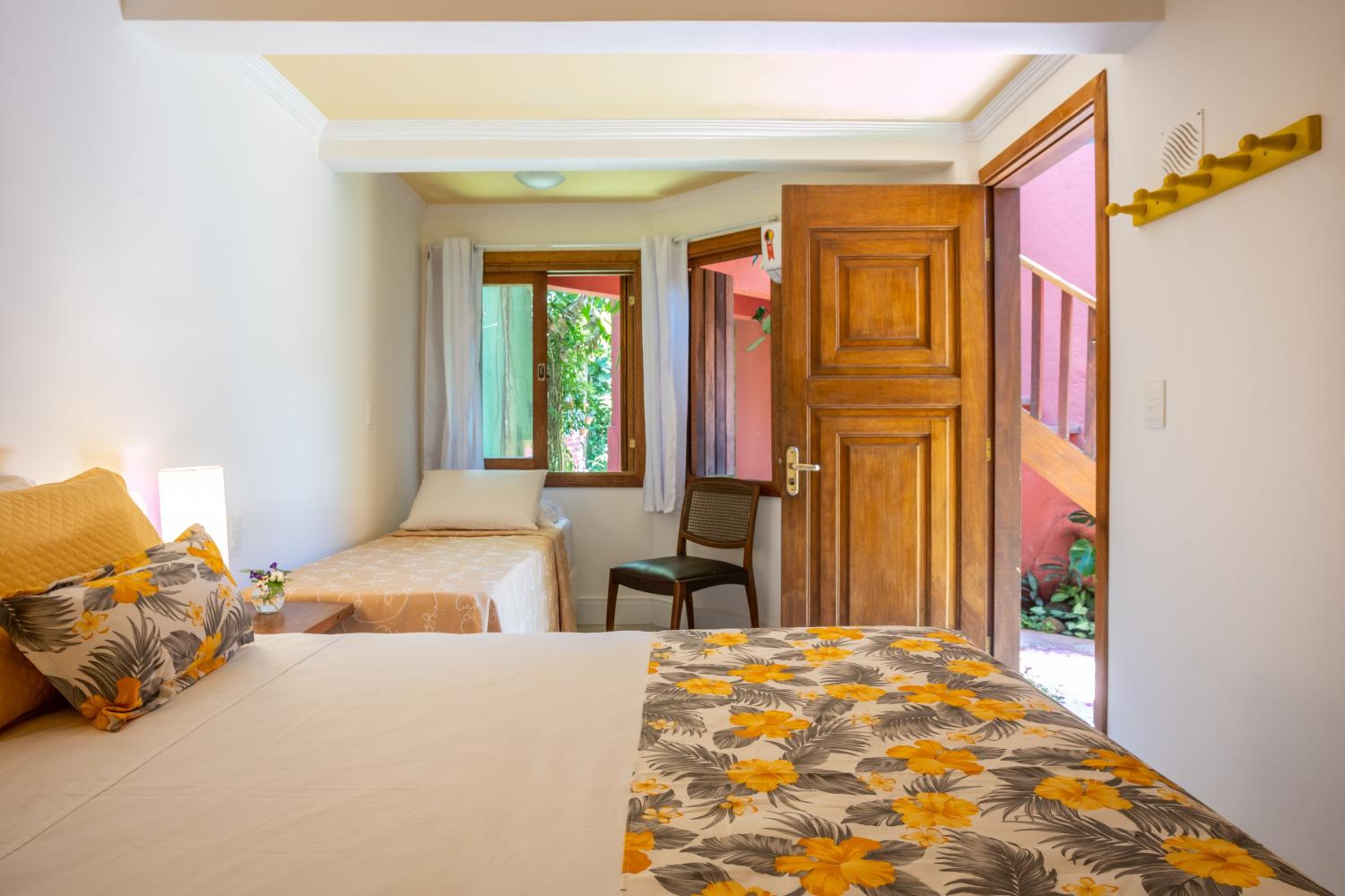 Large Double Room - Photo 10