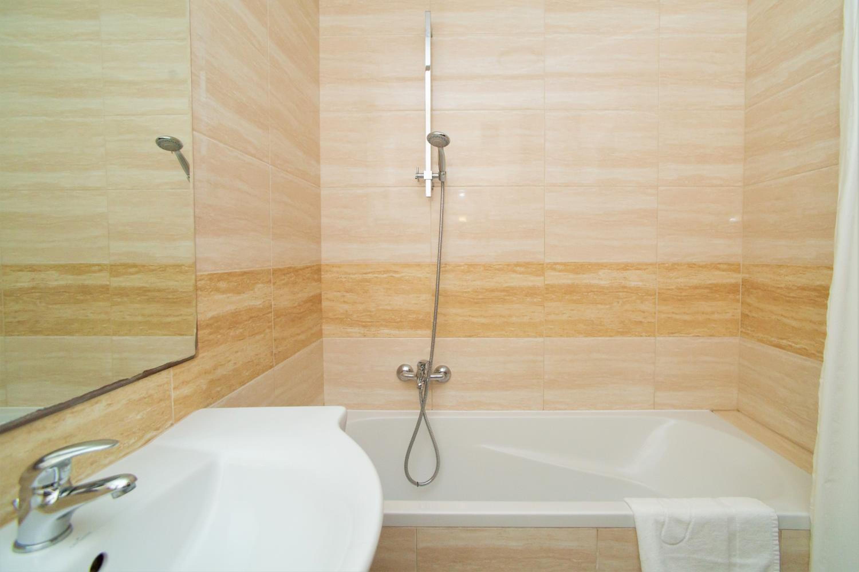 Basic Triple Room - Photo 11