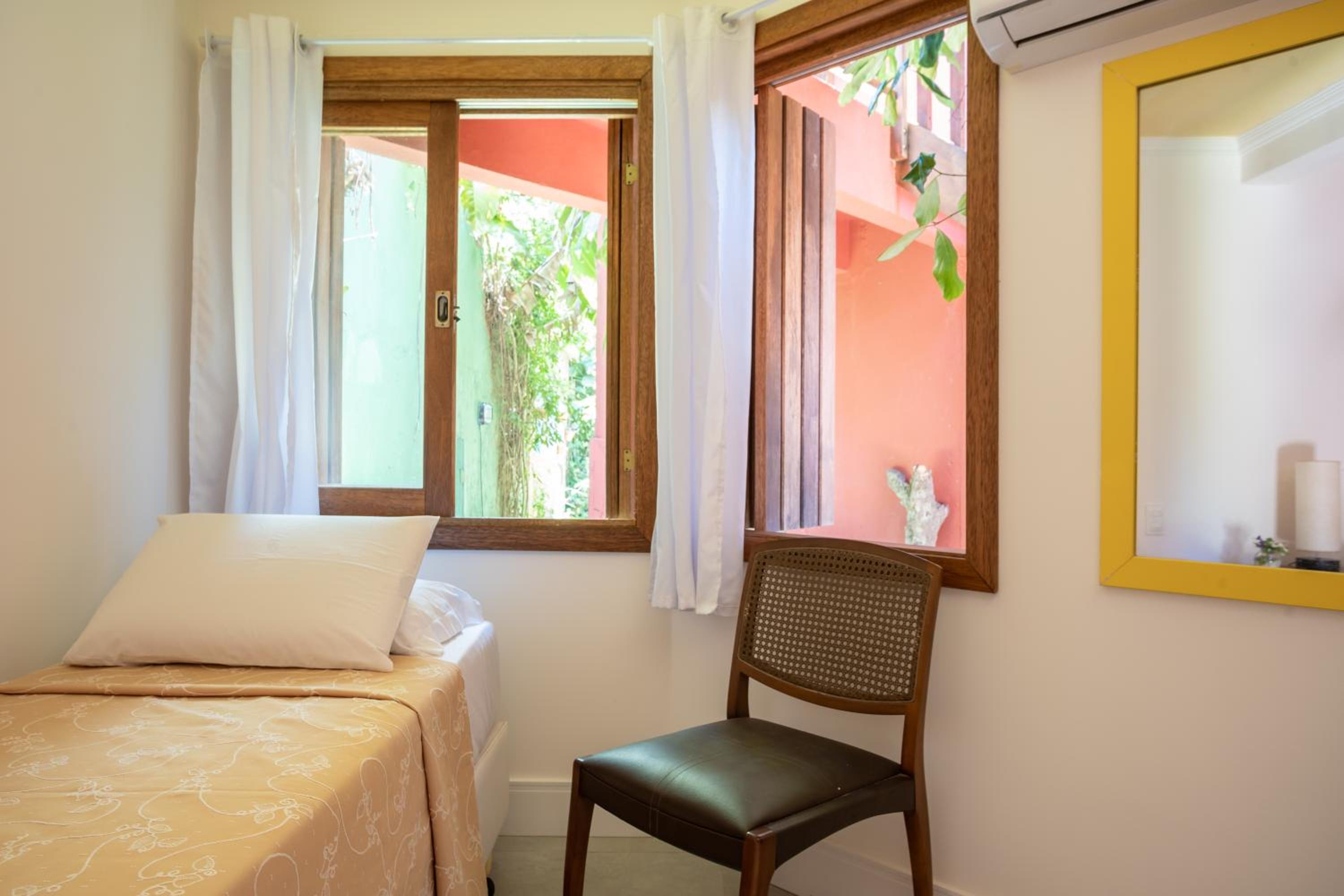 Large Double Room - Photo 6