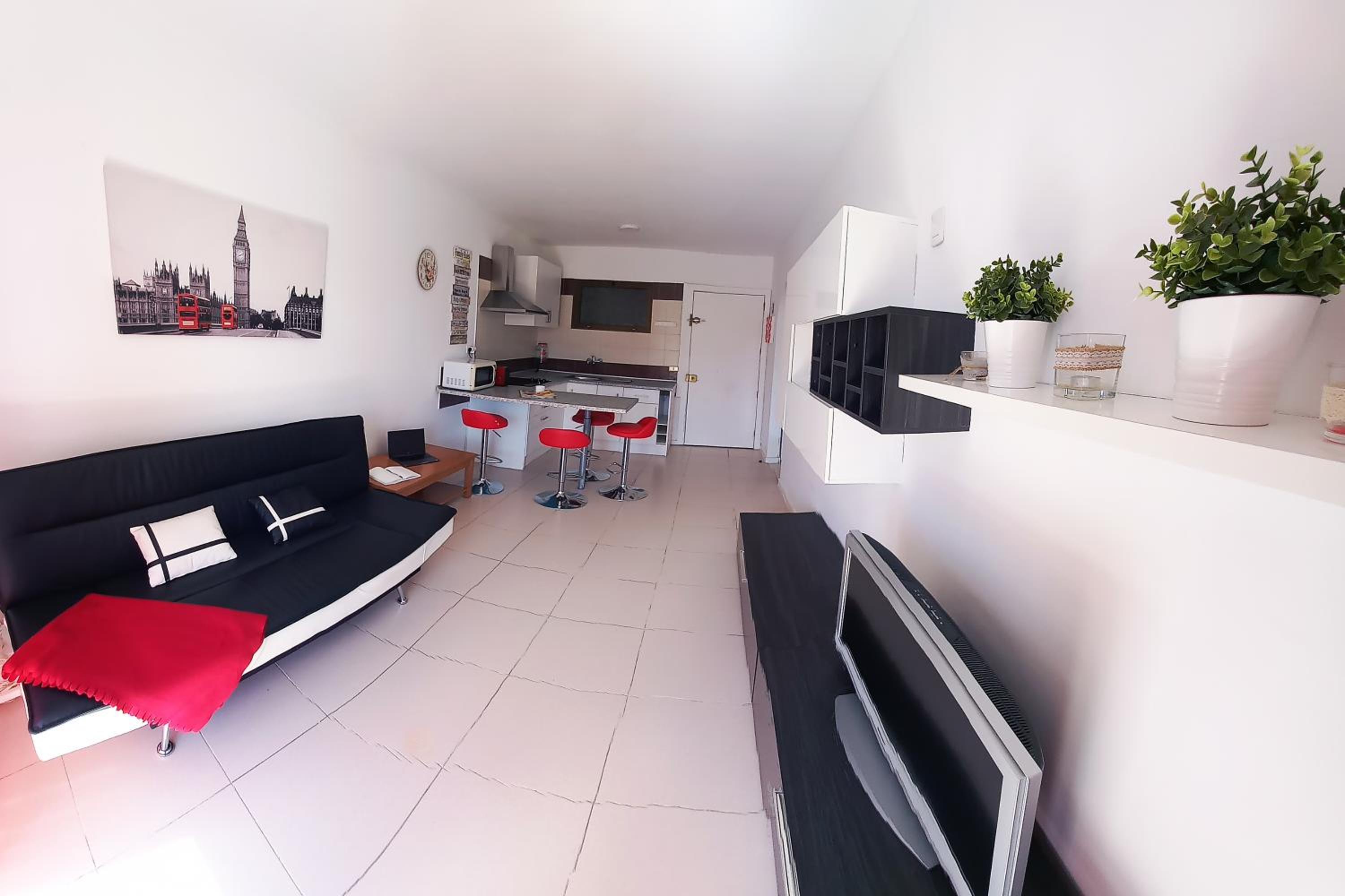 One-Bedroom Apartment photo 2