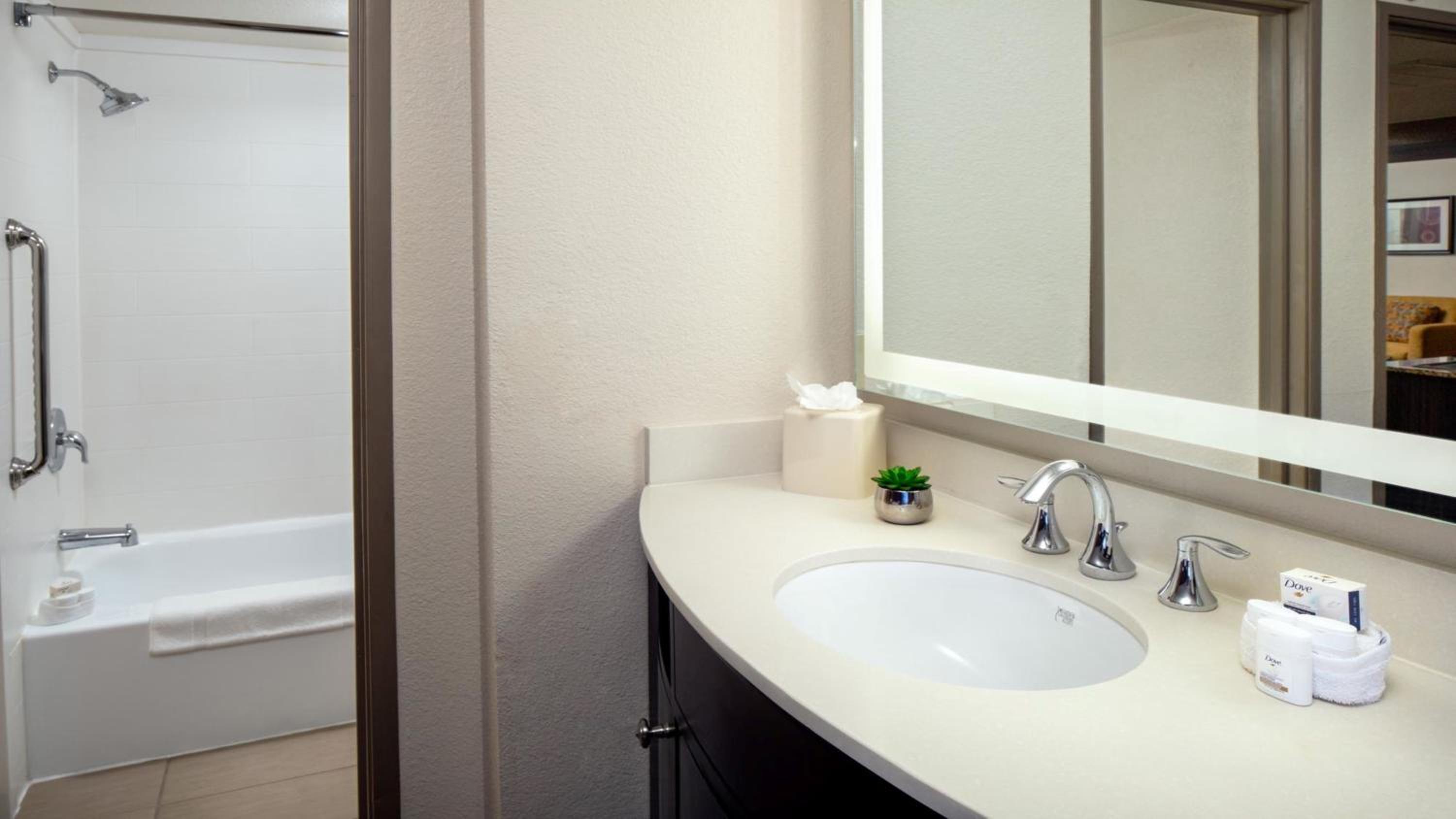 Standard Suite - Photo 5