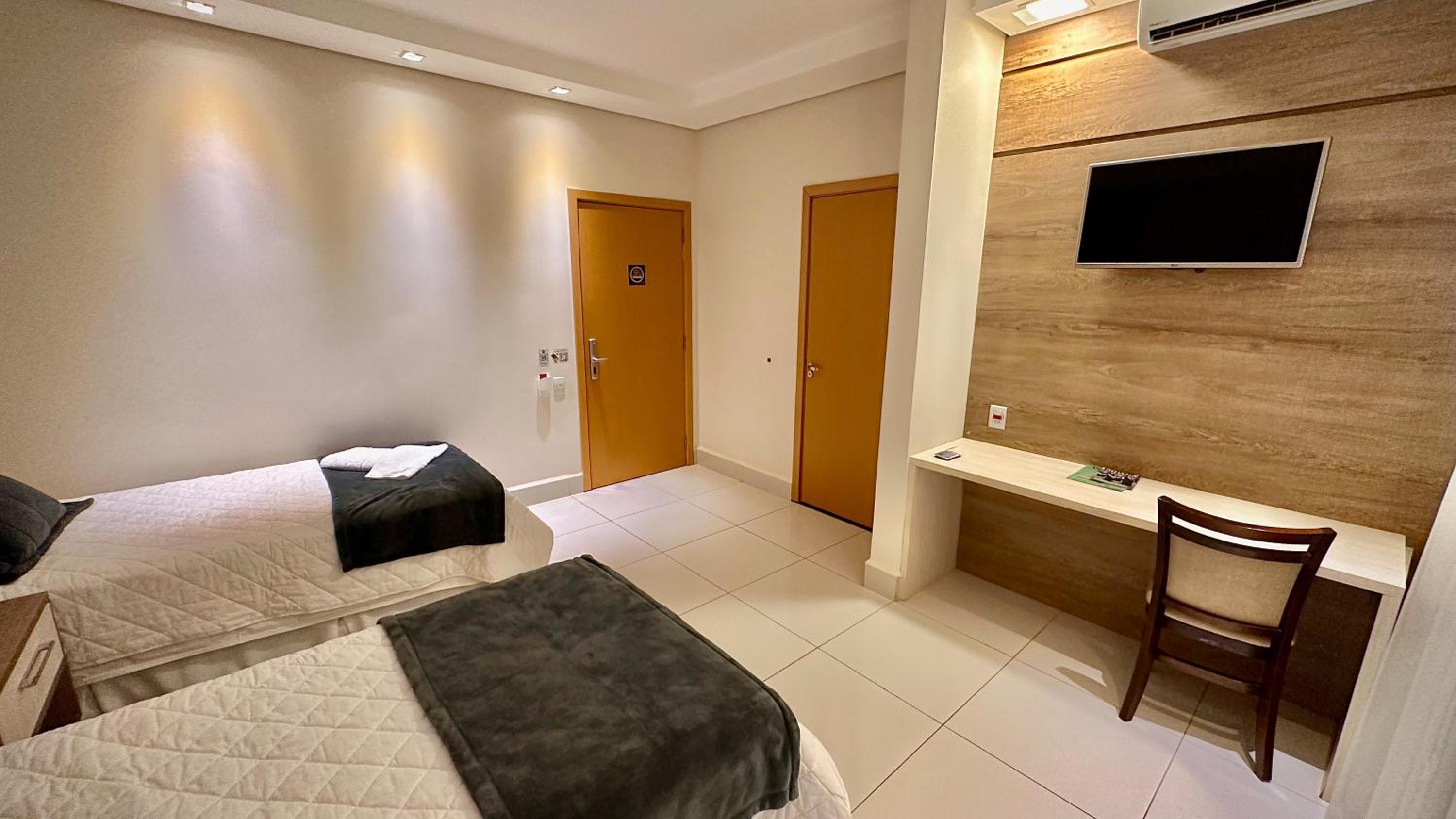 Twin Room - Disability Access photo 1