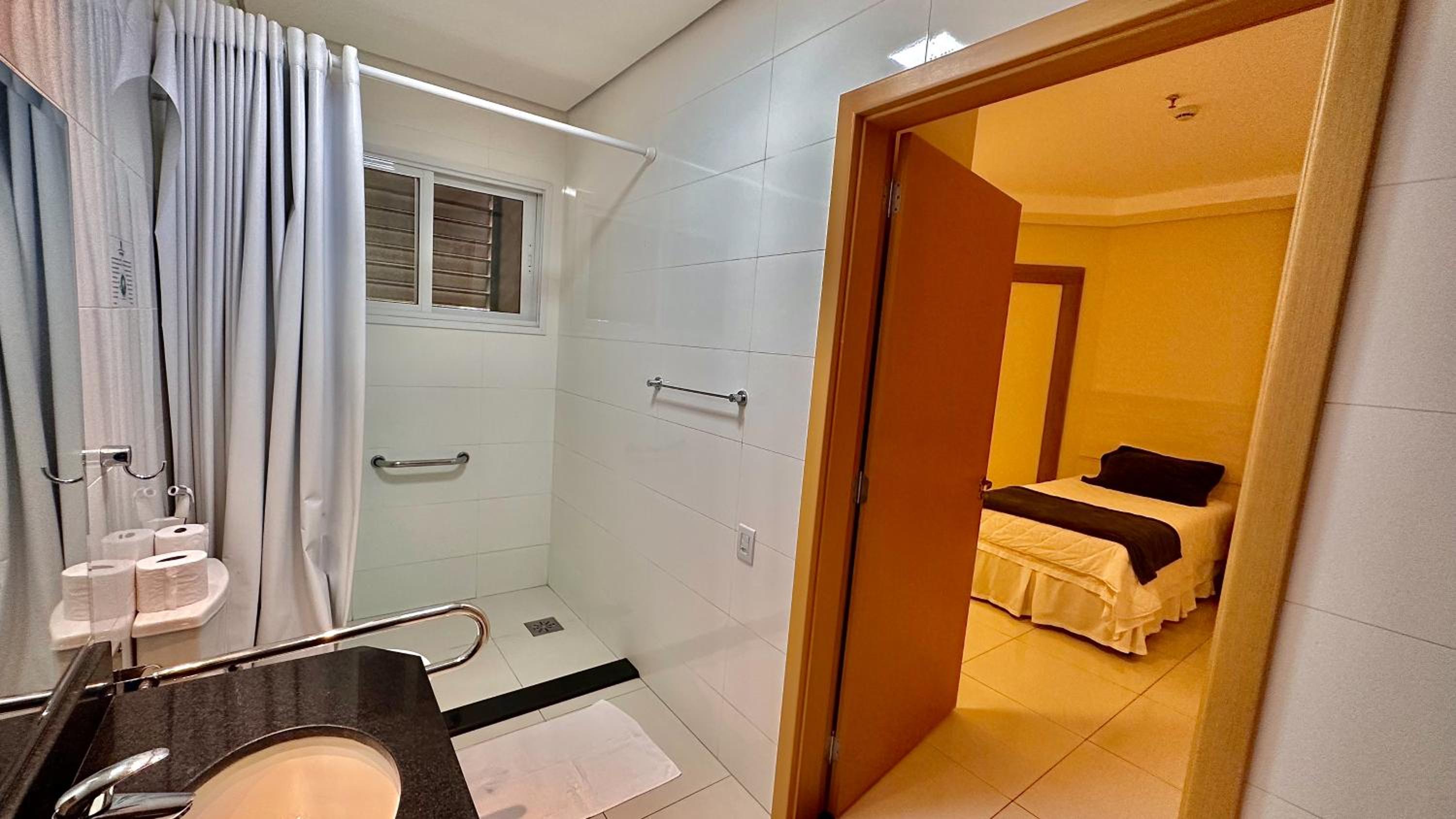 Twin Room - Disability Access photo 2