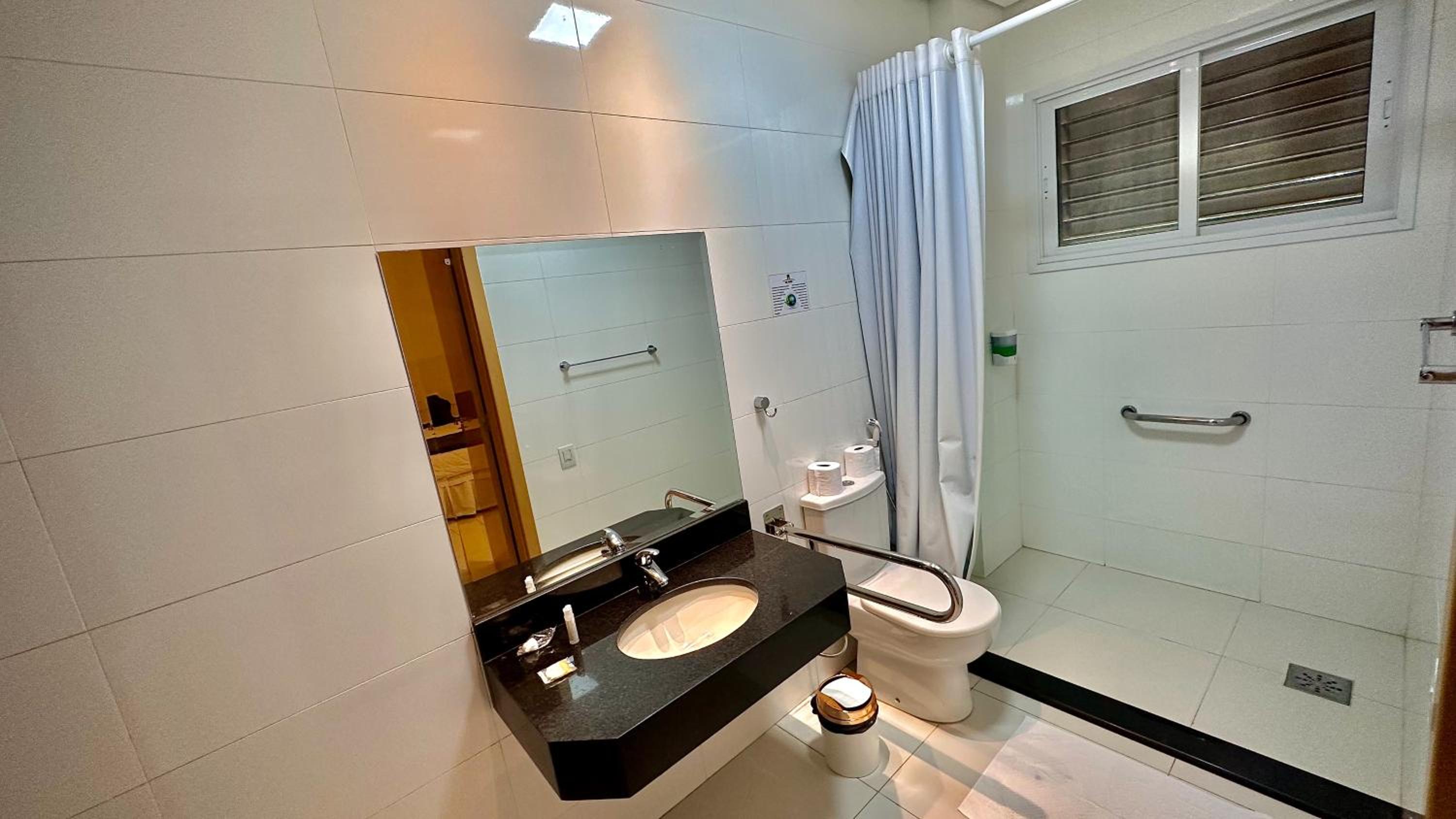 Twin Room - Disability Access photo 3