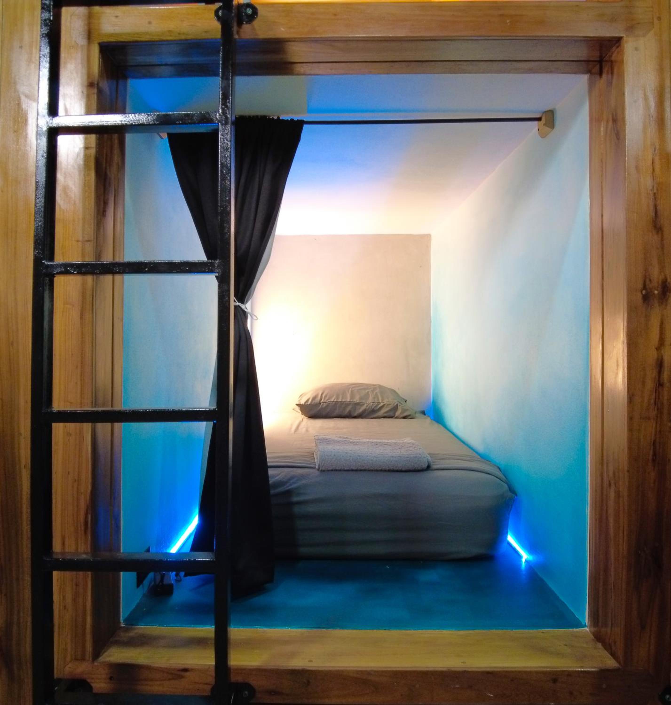 Single Bed in Mixed Dormitory Room photo 1