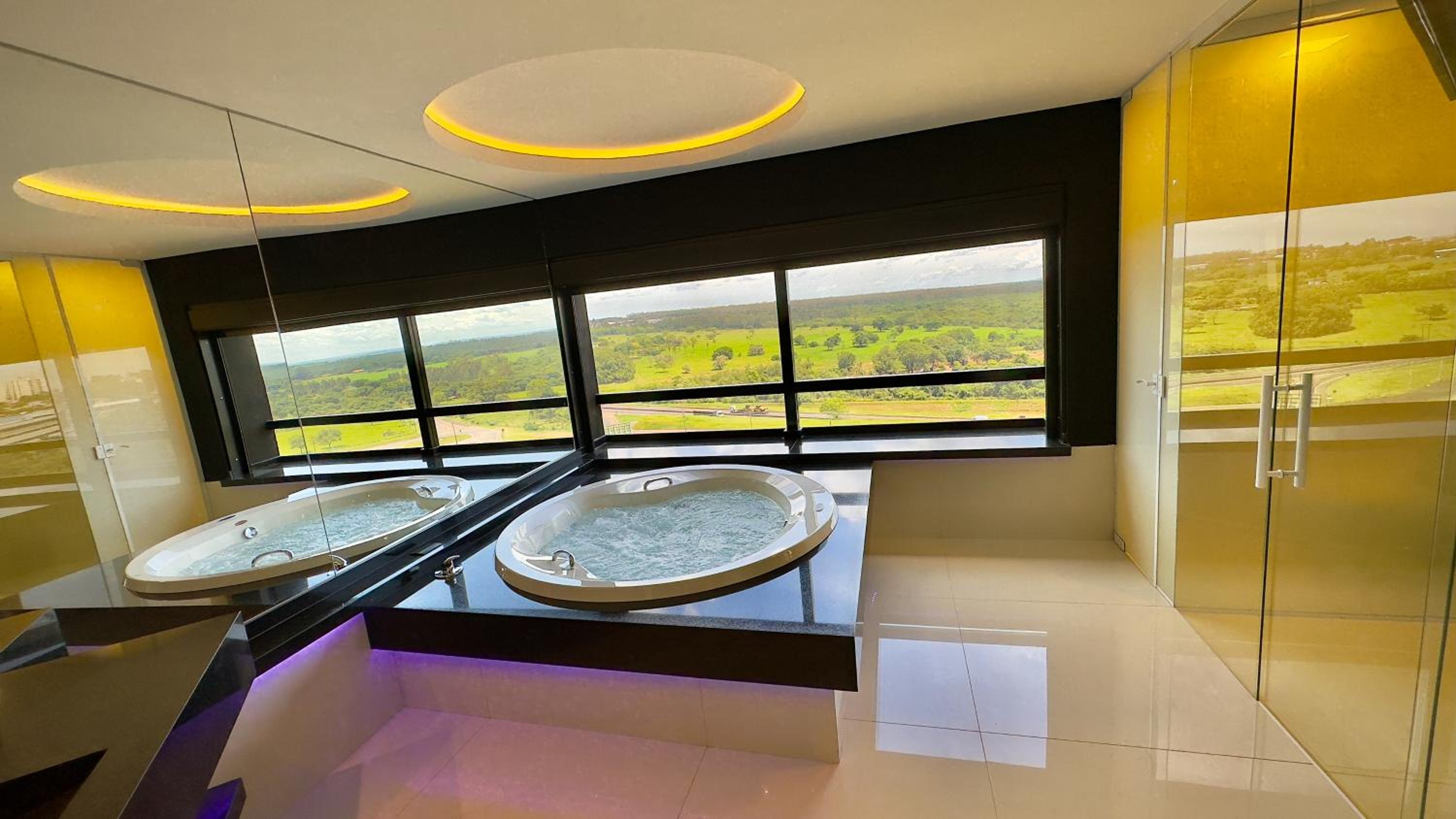 King Suite with Spa Bath photo 3