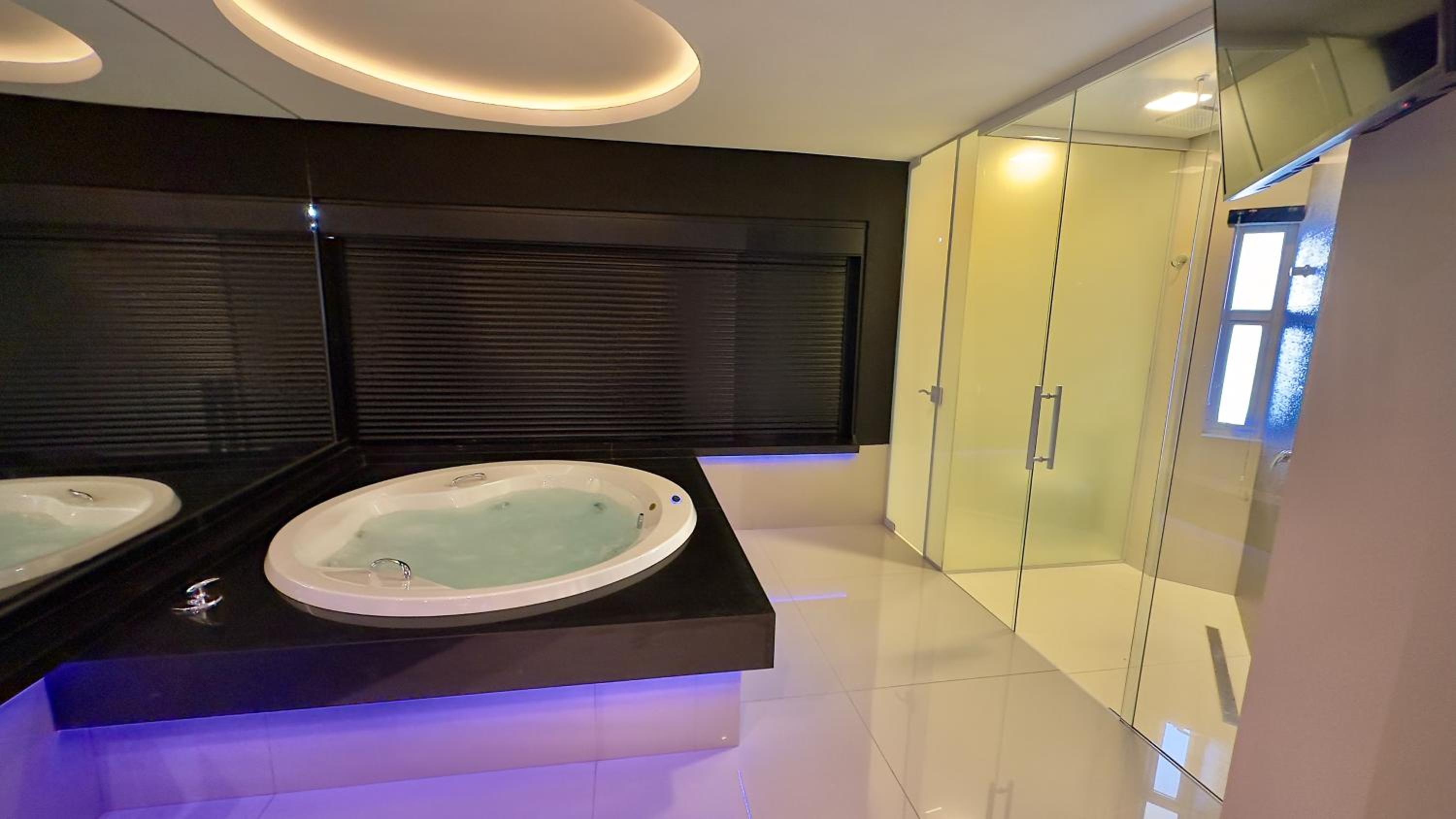 King Suite with Spa Bath photo 2