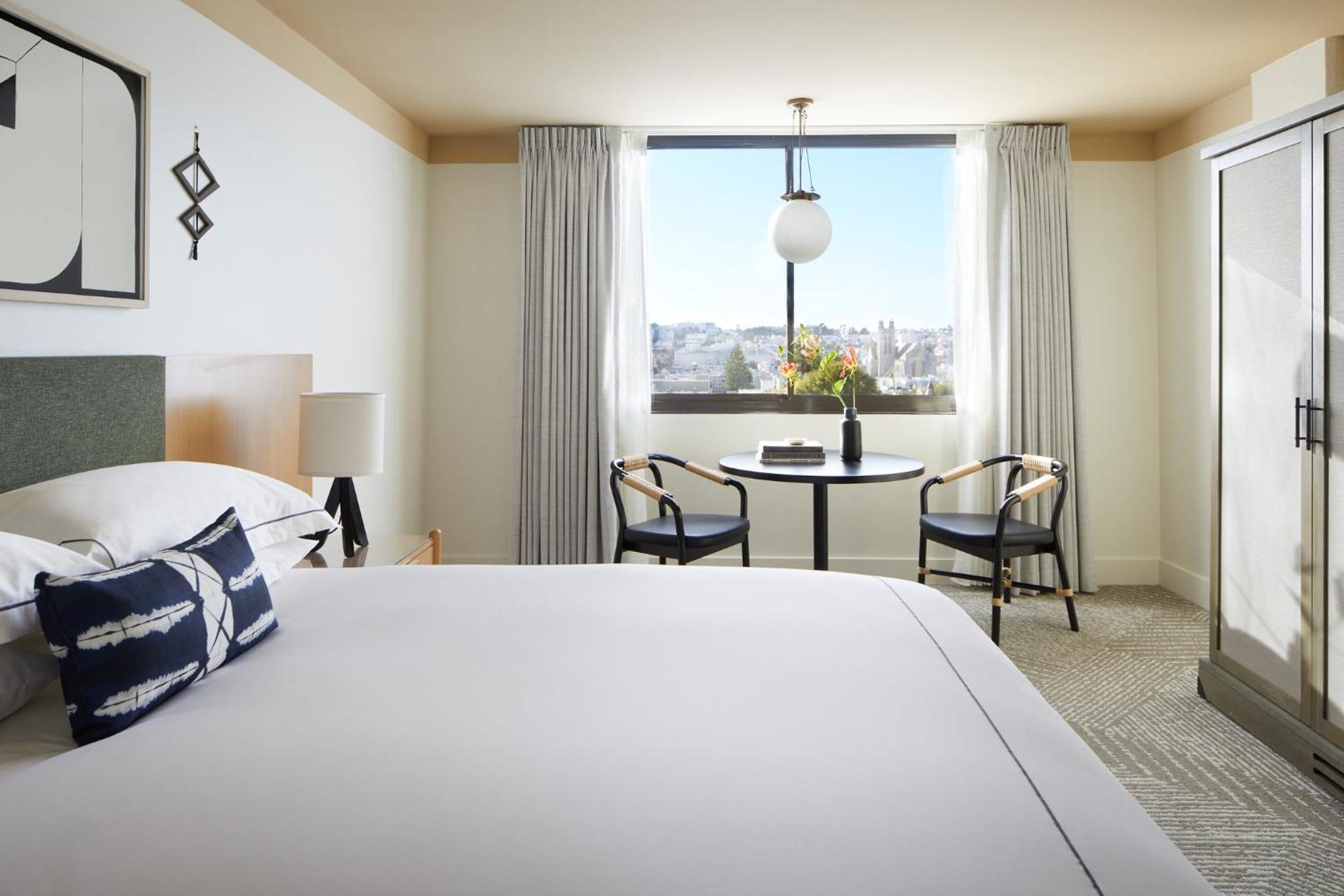 King Room with City View - Photo 7