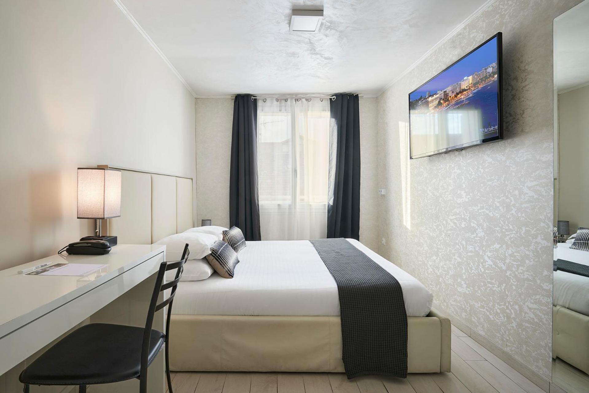 Double Room - Photo 3