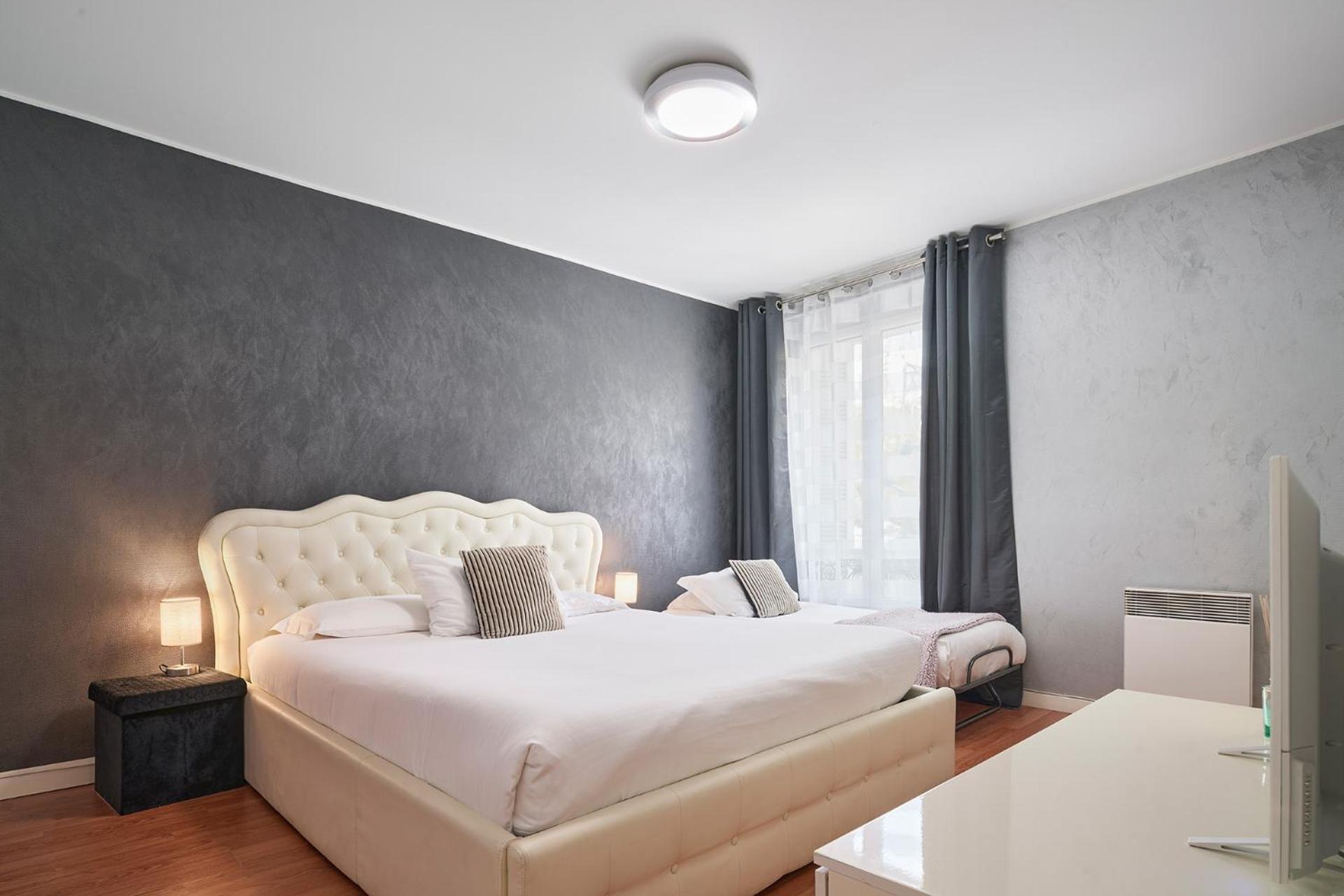 Two-Bedroom Apartment - Photo 3
