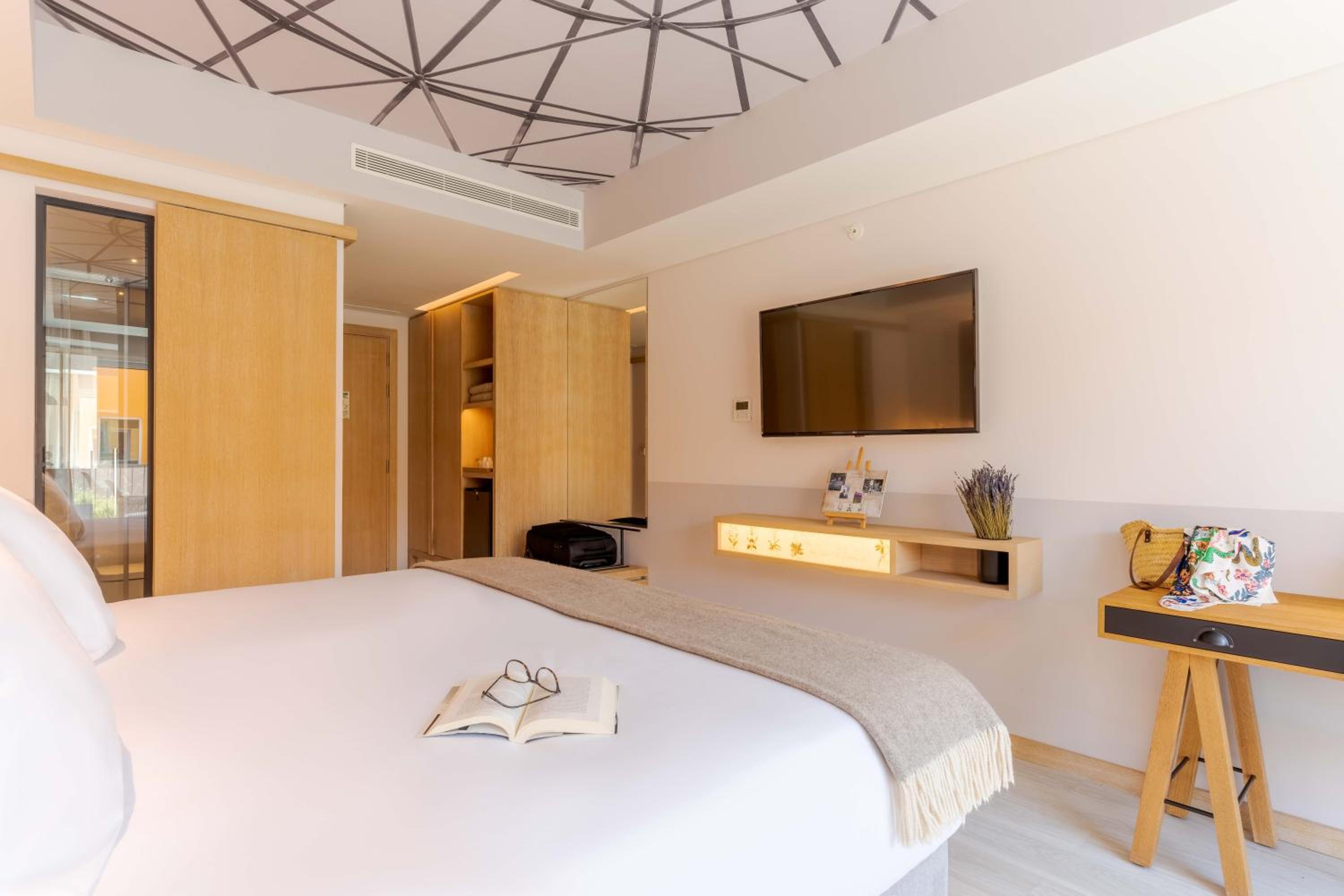 Superior Double or Twin Room - Photo 1