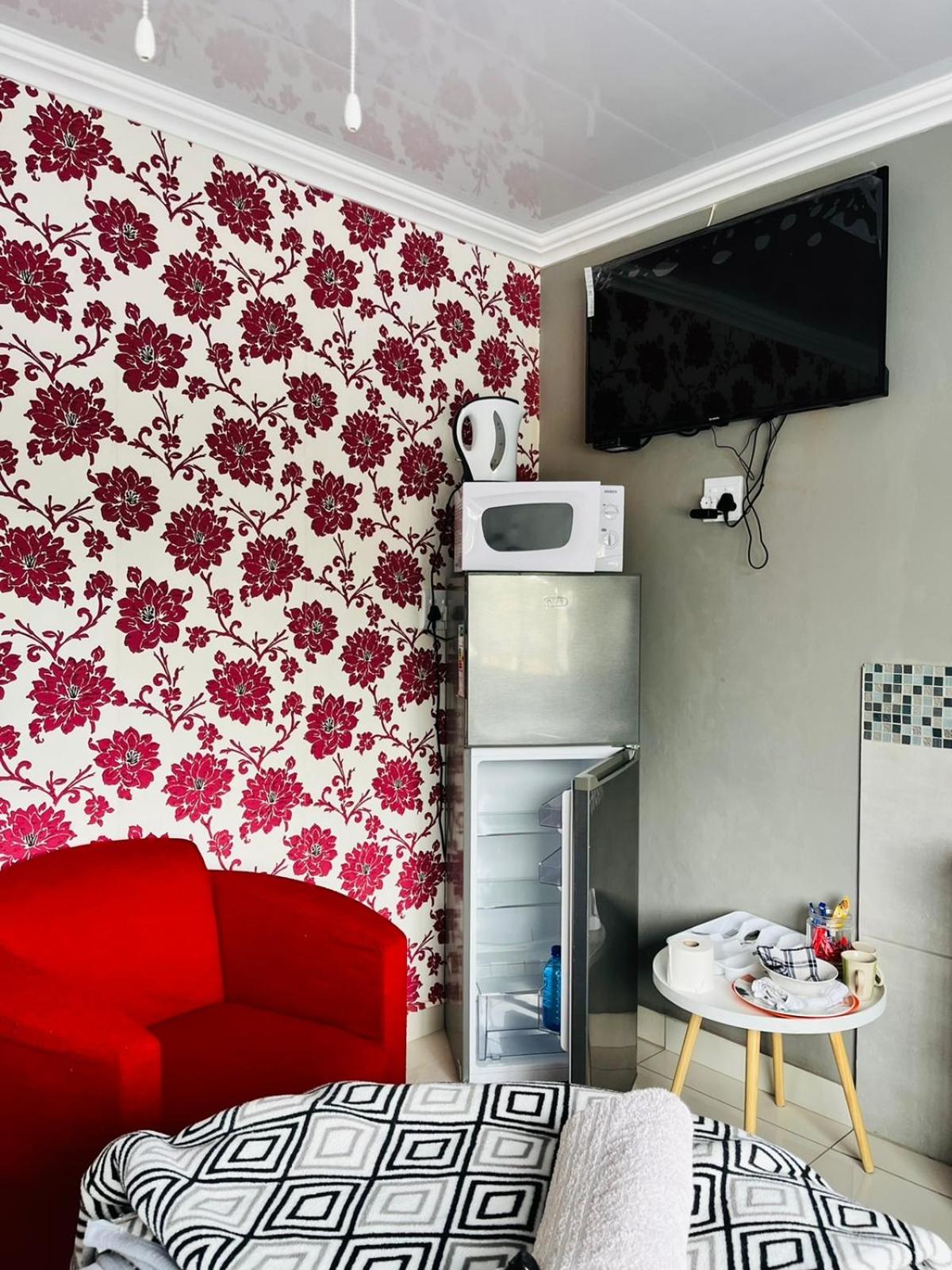 Single Room with Shared Toilet
