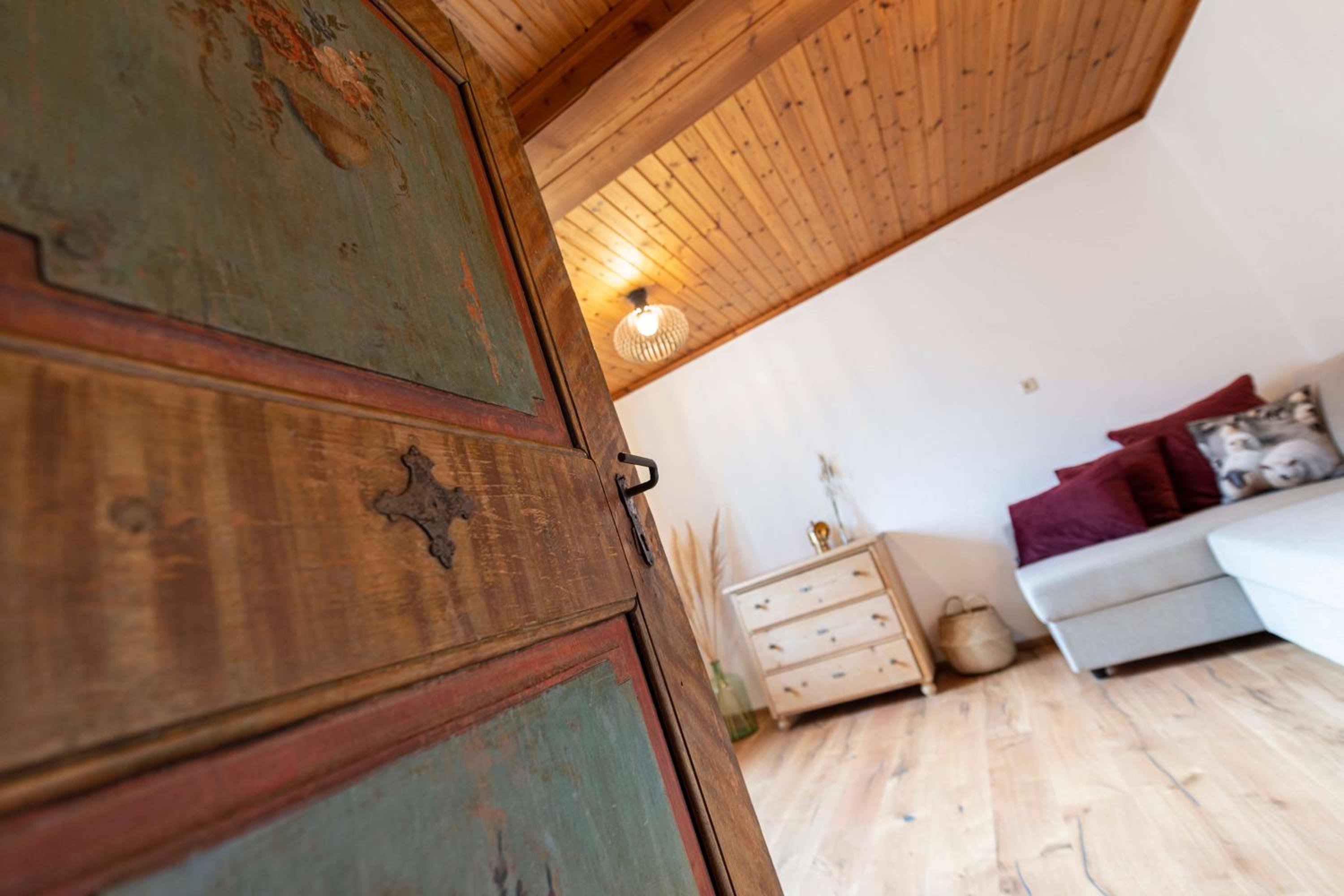 Five-Bedroom House photo 3