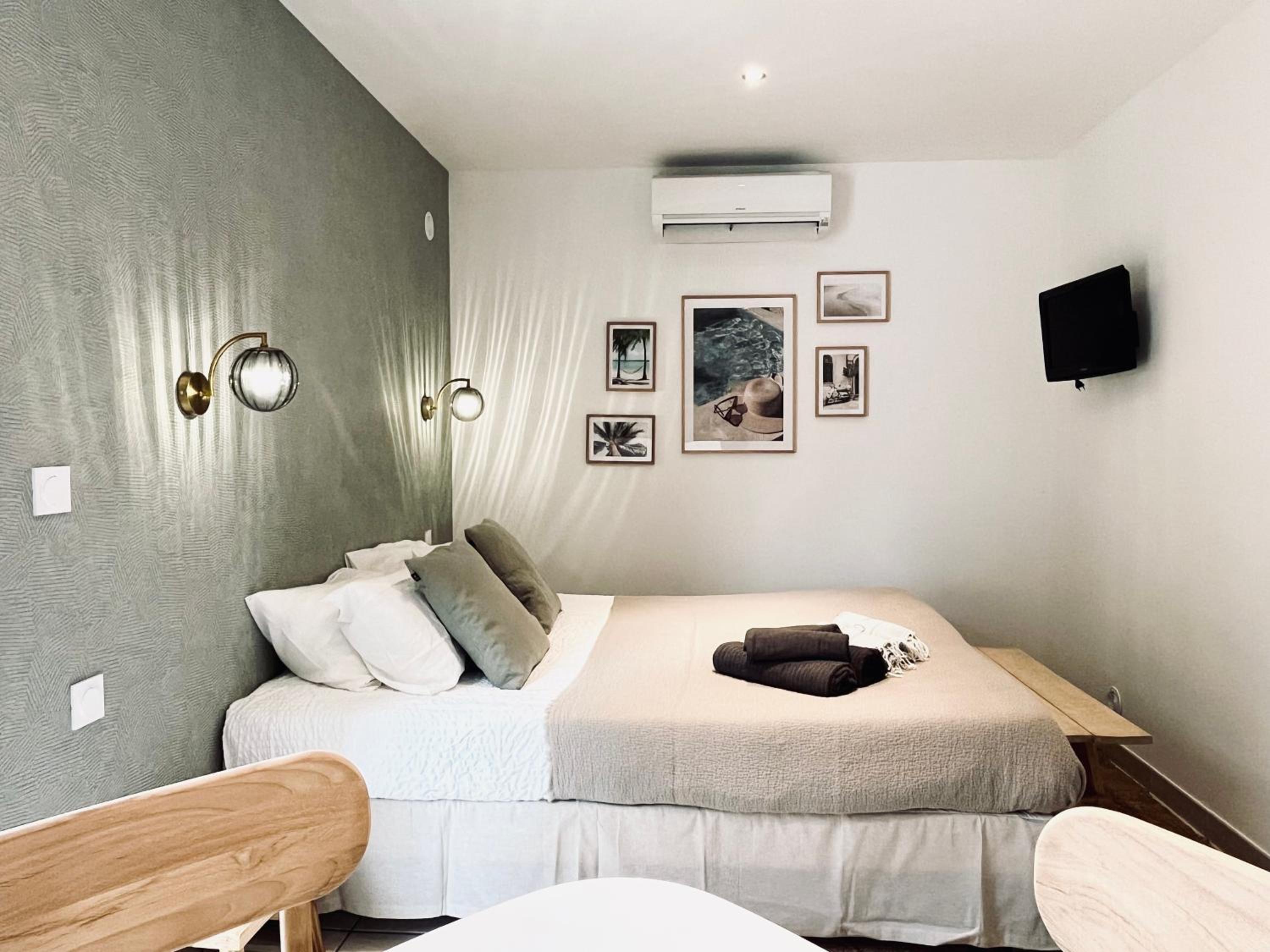 Studio (2 Adults)
