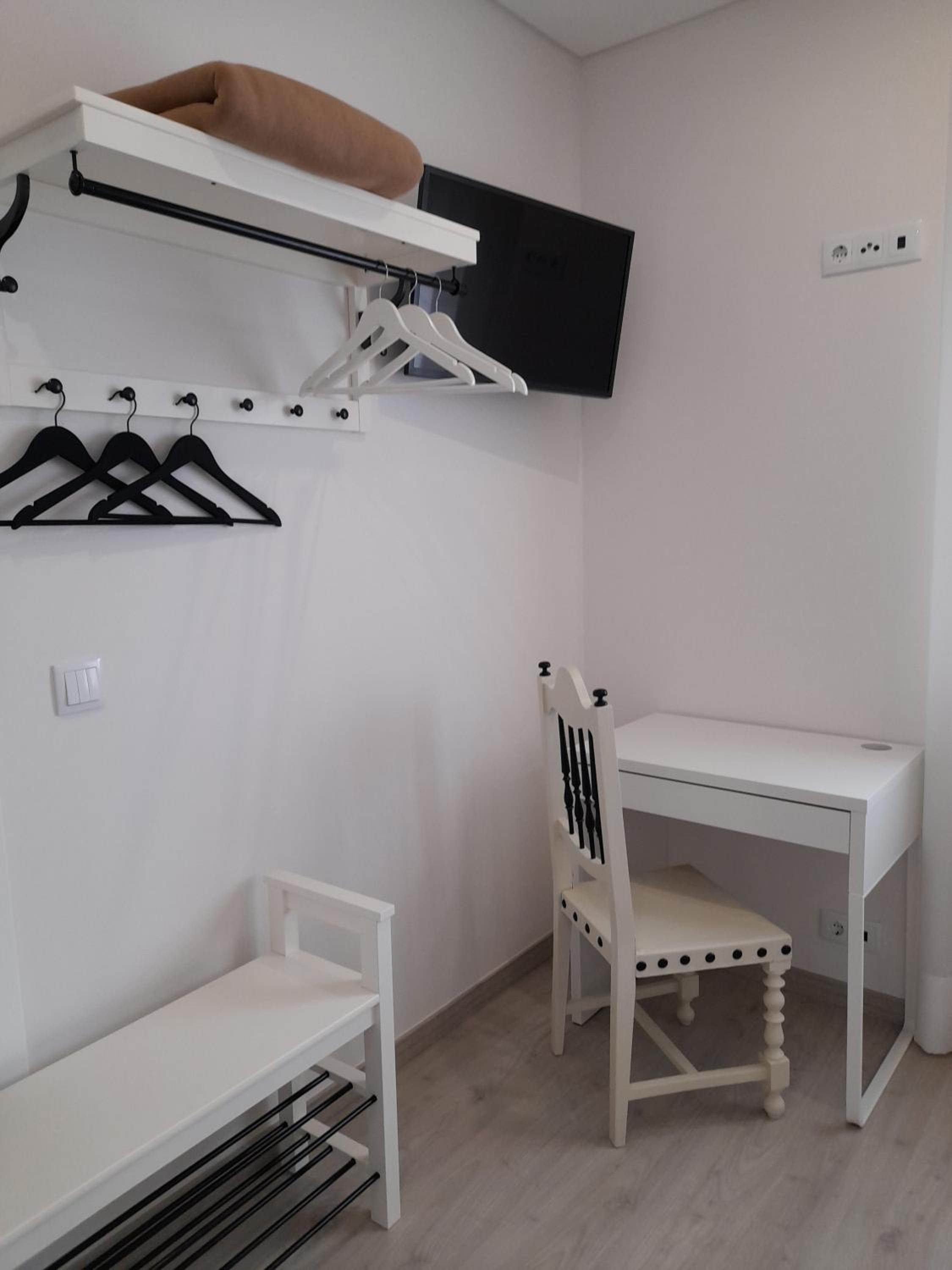 Twin Room with Bathroom photo 3