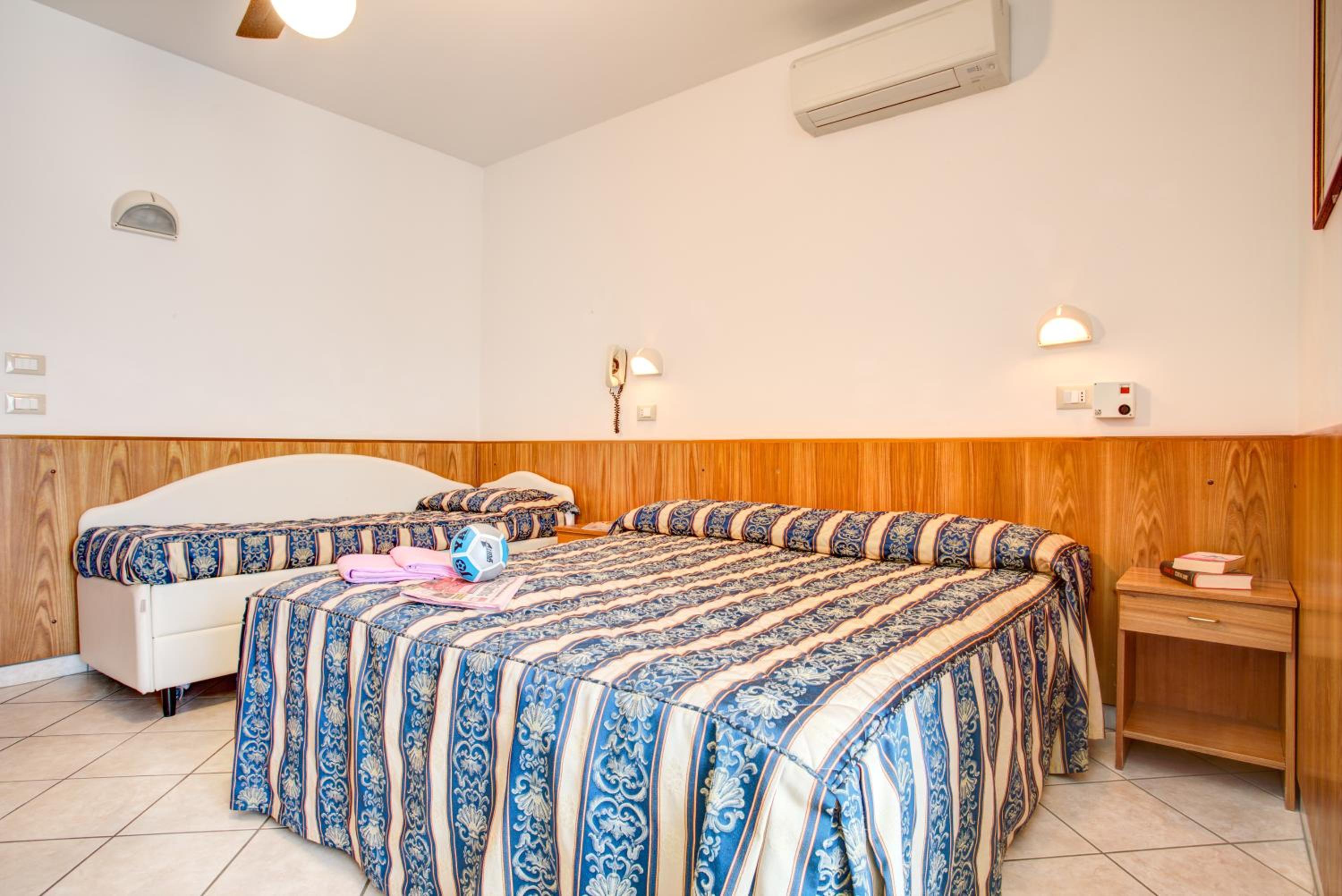 Quadruple Room - Photo 3