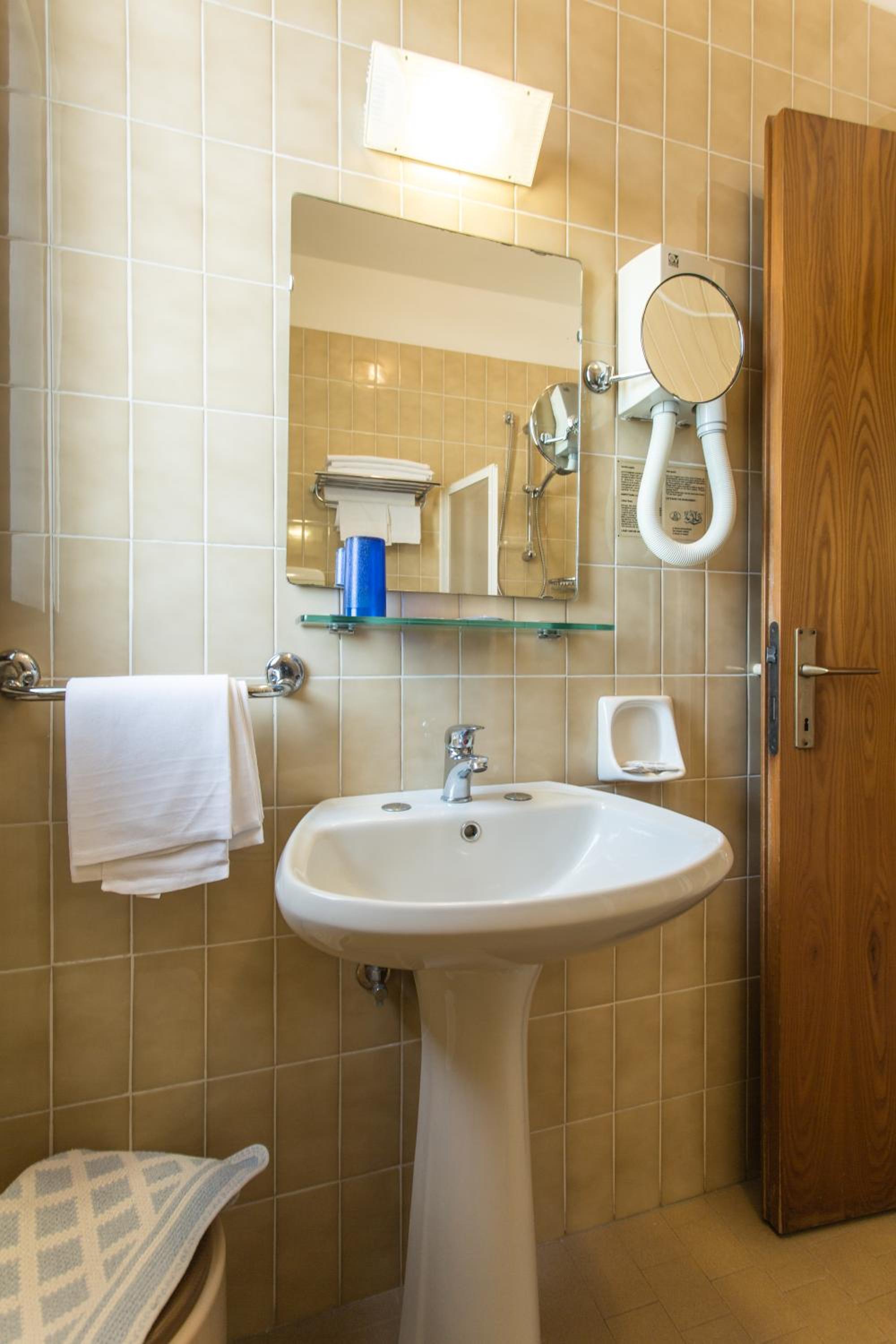 Quadruple Room - Photo 4