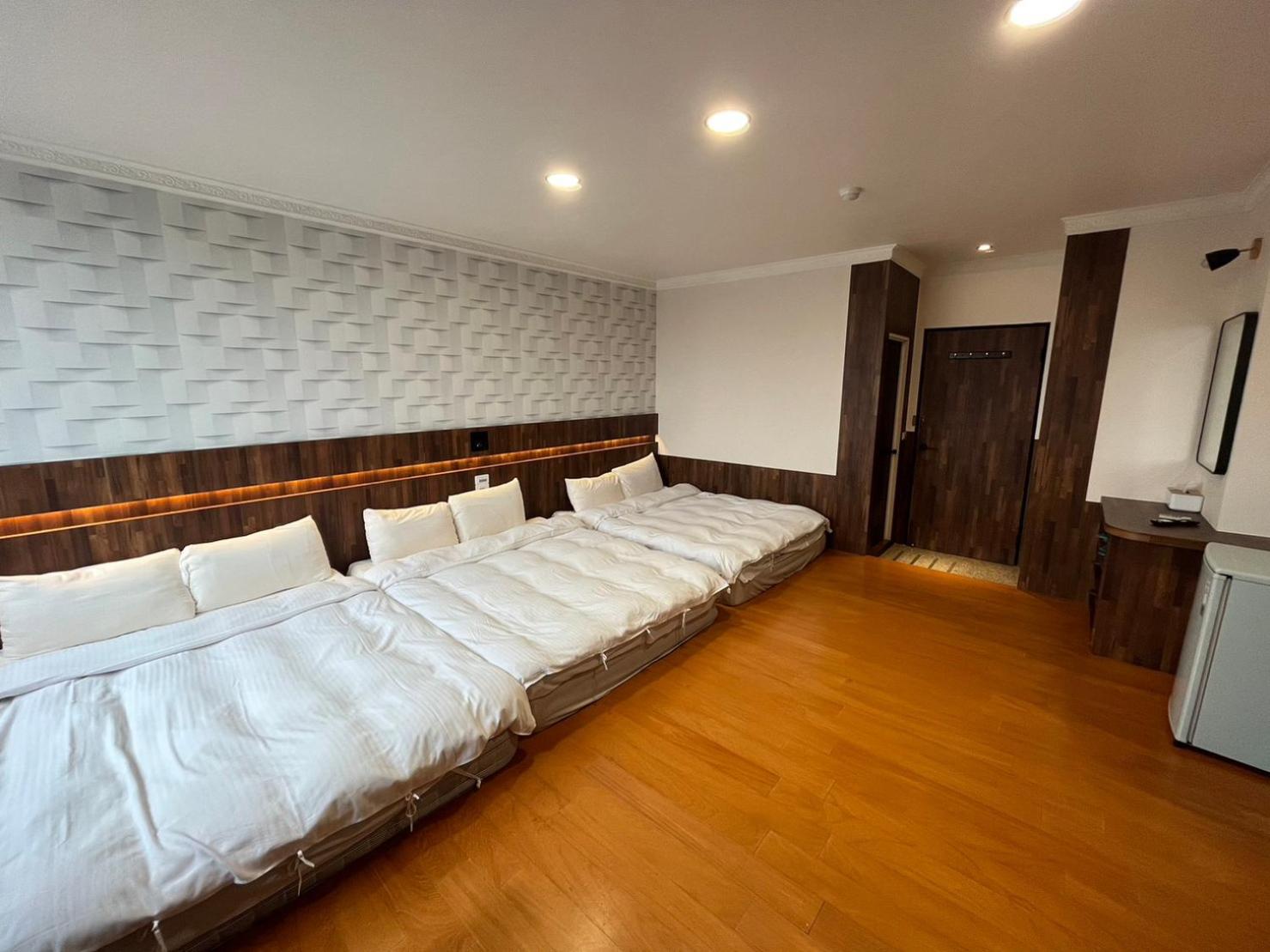 Family Room photo 1
