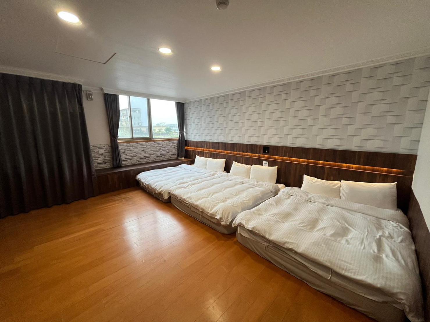 Family Room photo 3
