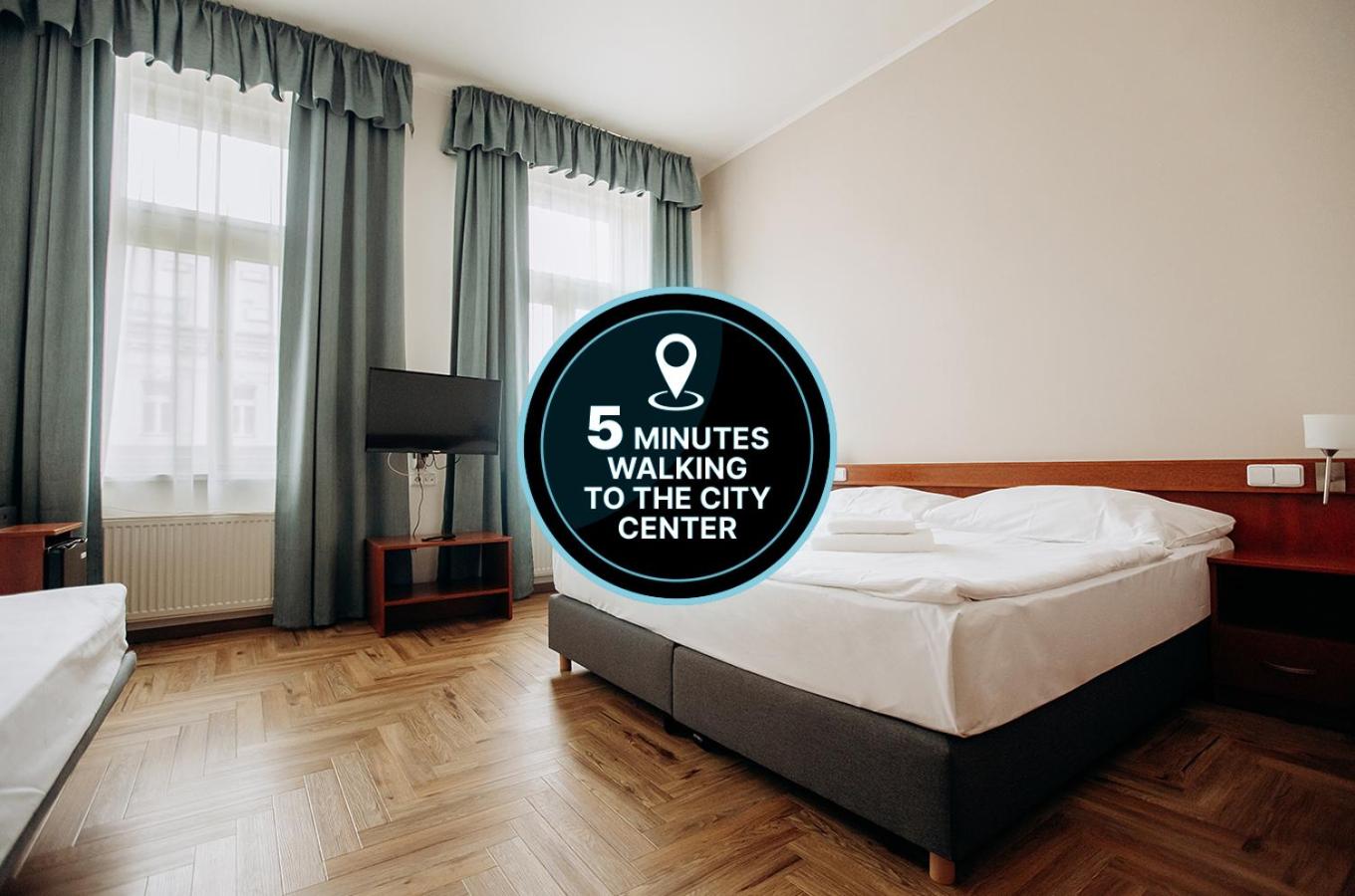 Double or Twin Room thumbnail 6