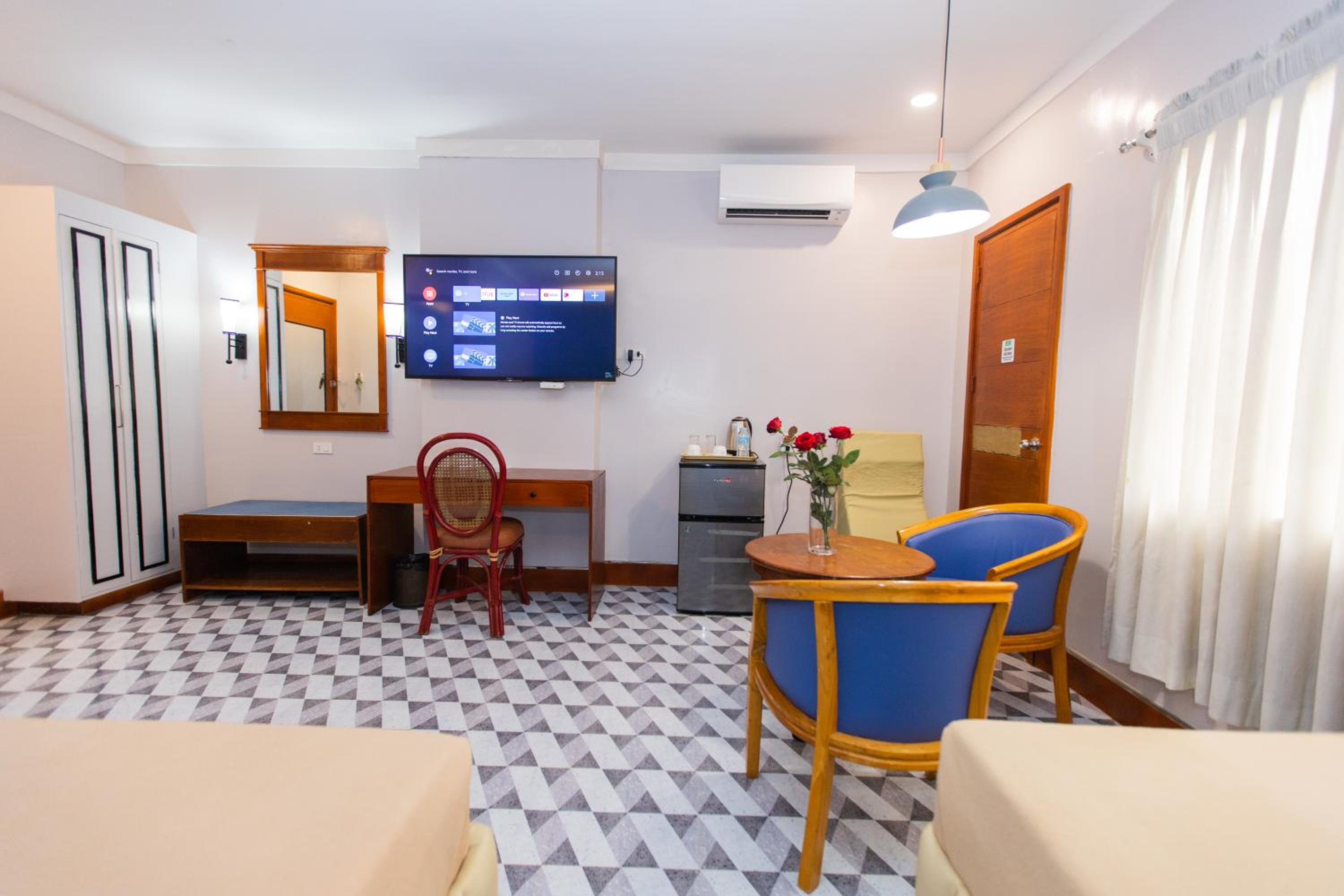 Deluxe Family Room - Photo 8