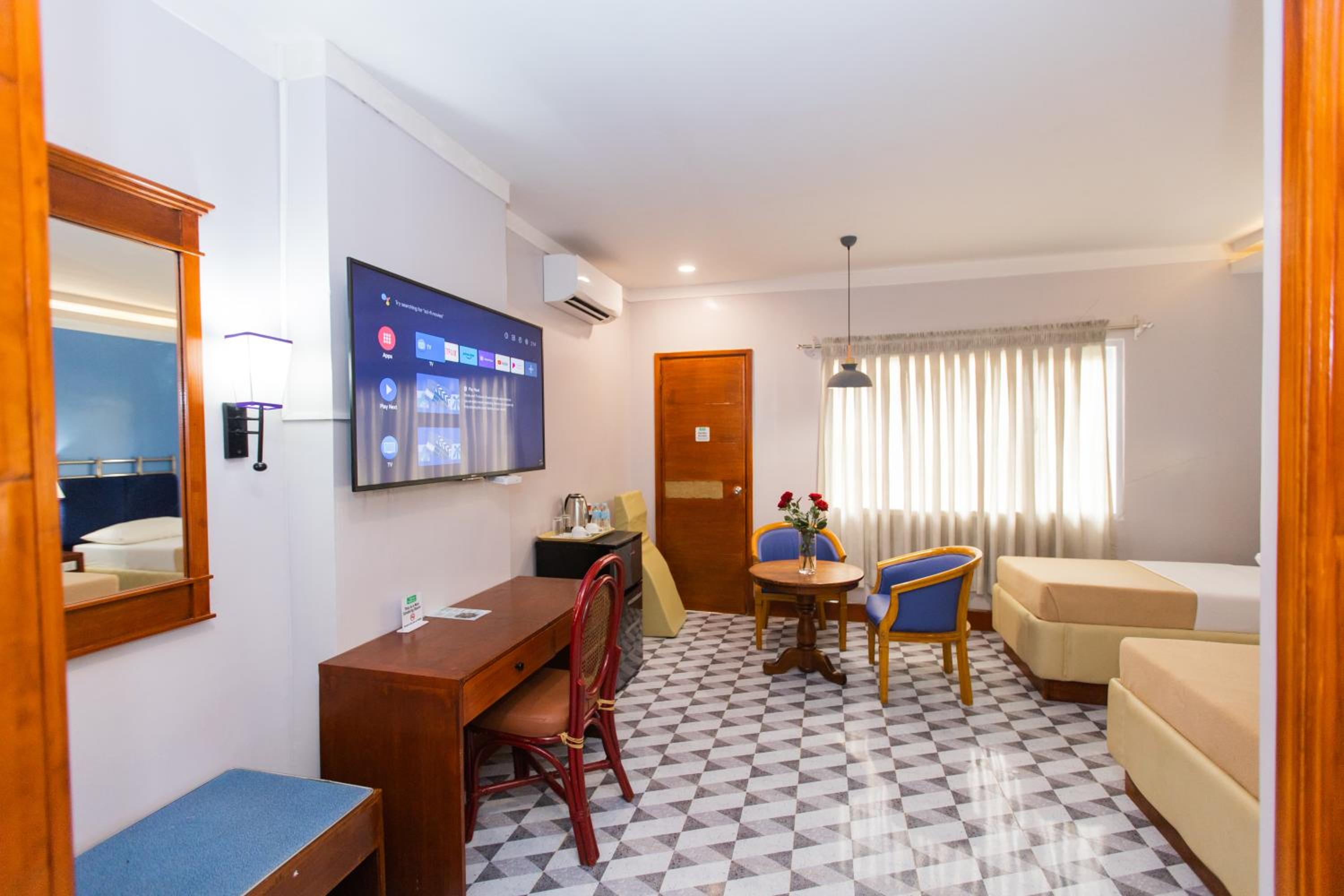 Deluxe Family Room - Photo 11