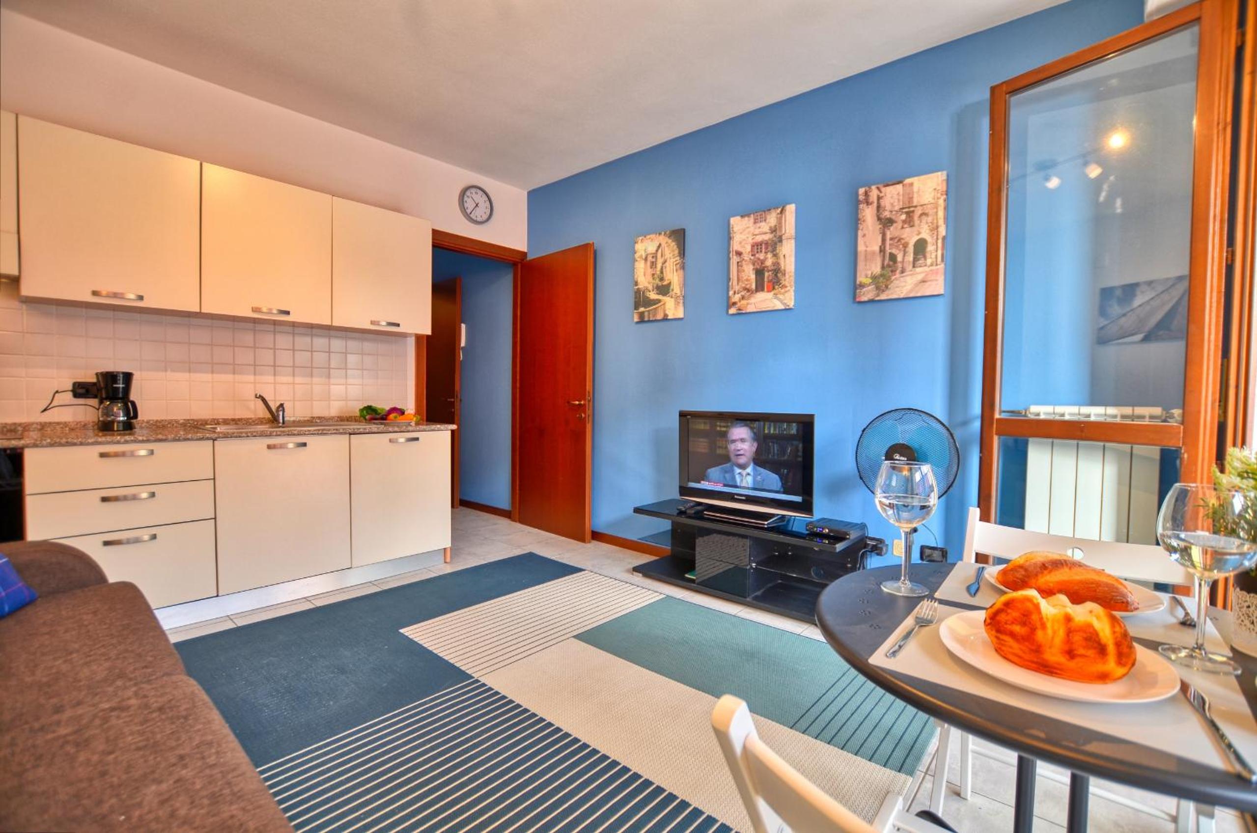 Studio Apartment photo 2