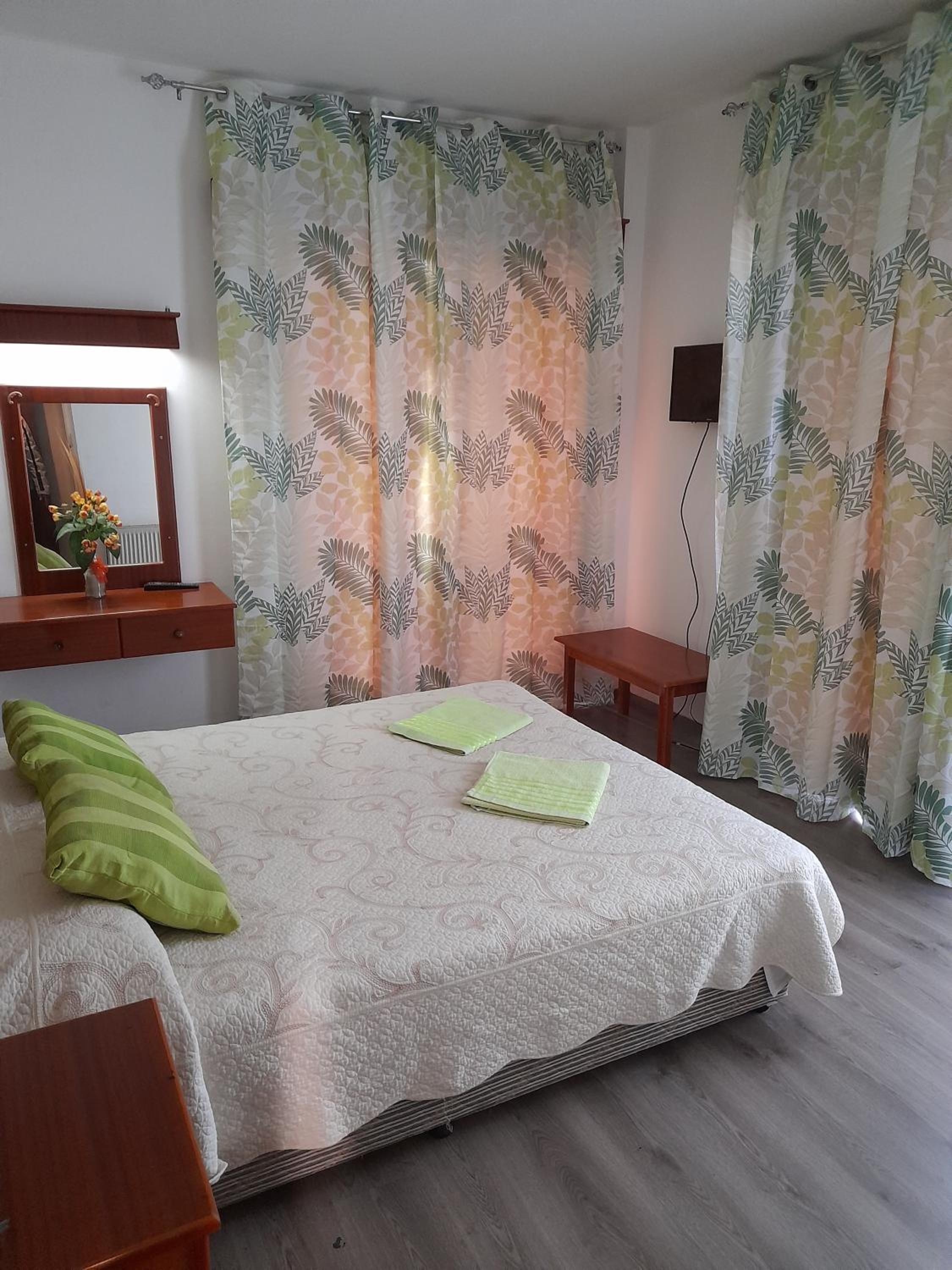 Standard Double or Twin Room - Photo 3
