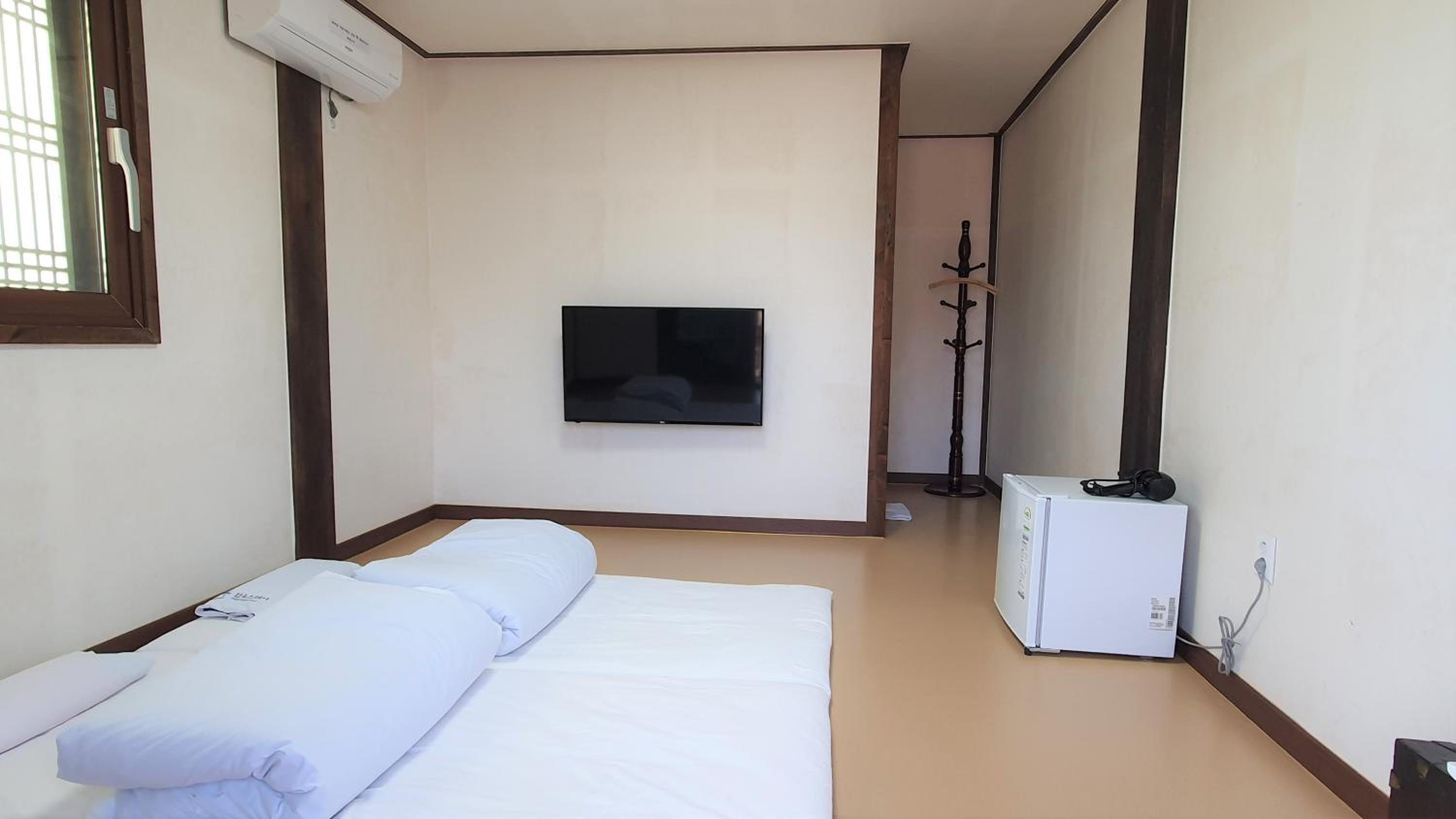 Two-Bedroom House - Photo 11