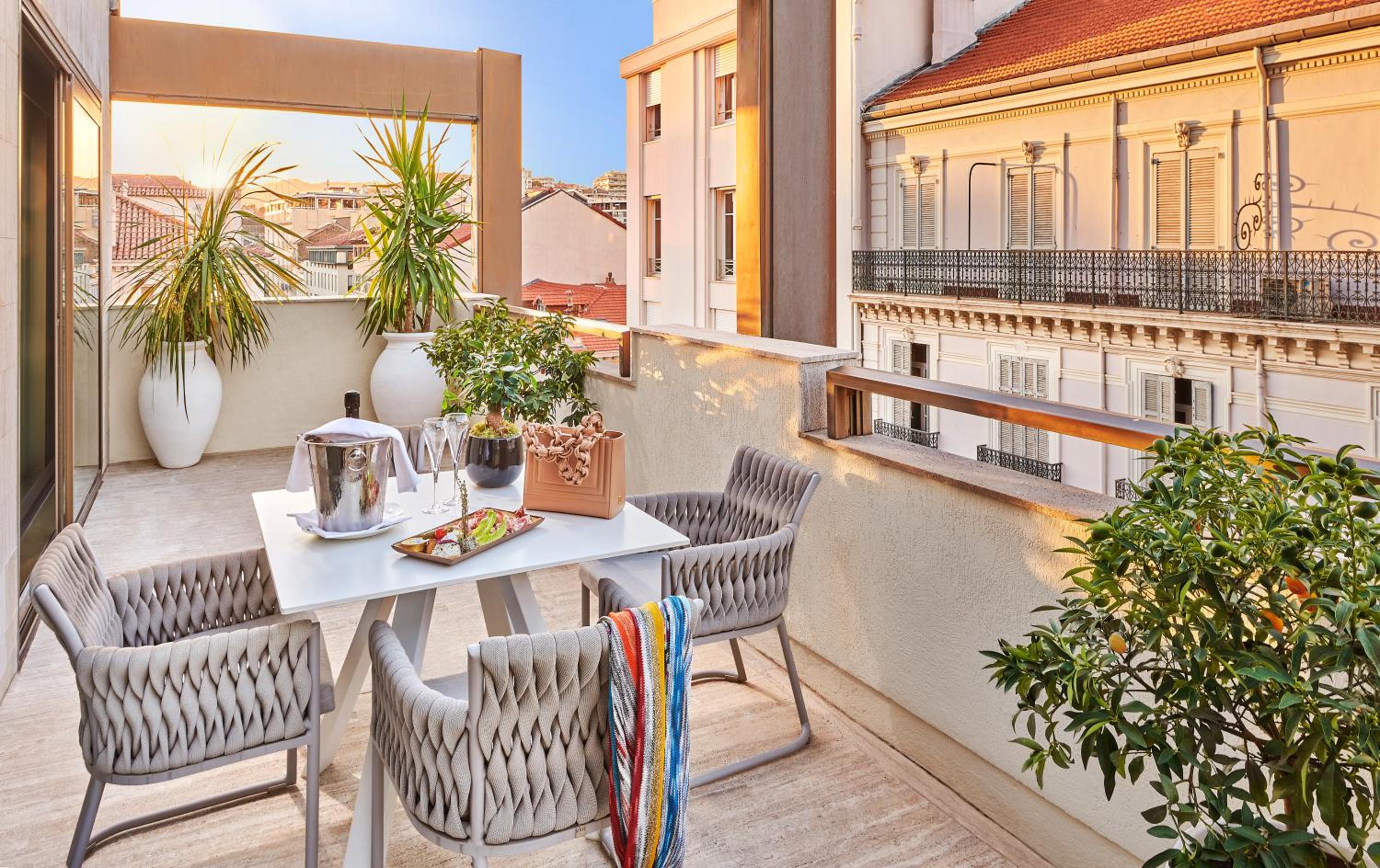 Deluxe Suite with Terrace