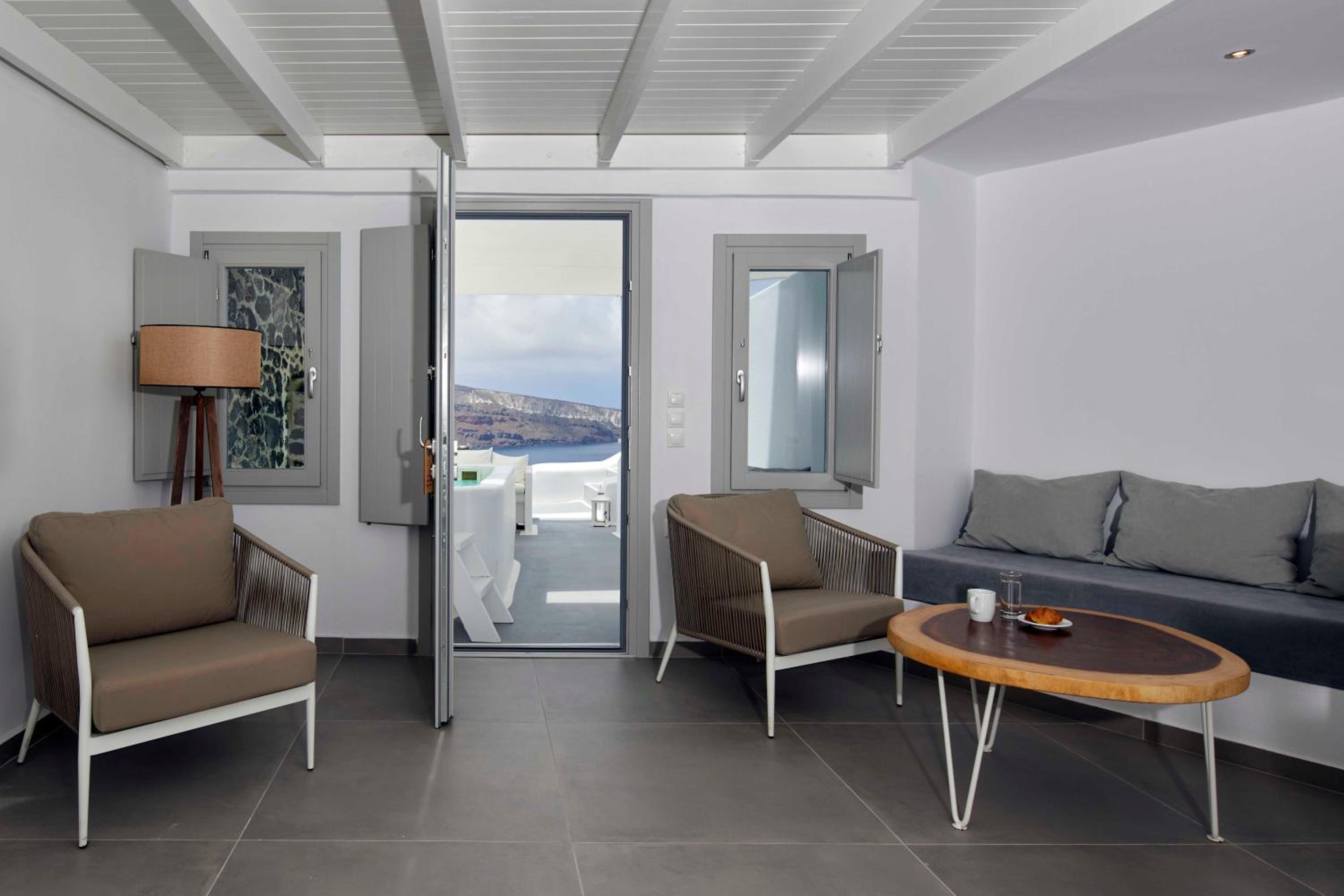 Grand Cave with Outdoor Hot Tub and Caldera View