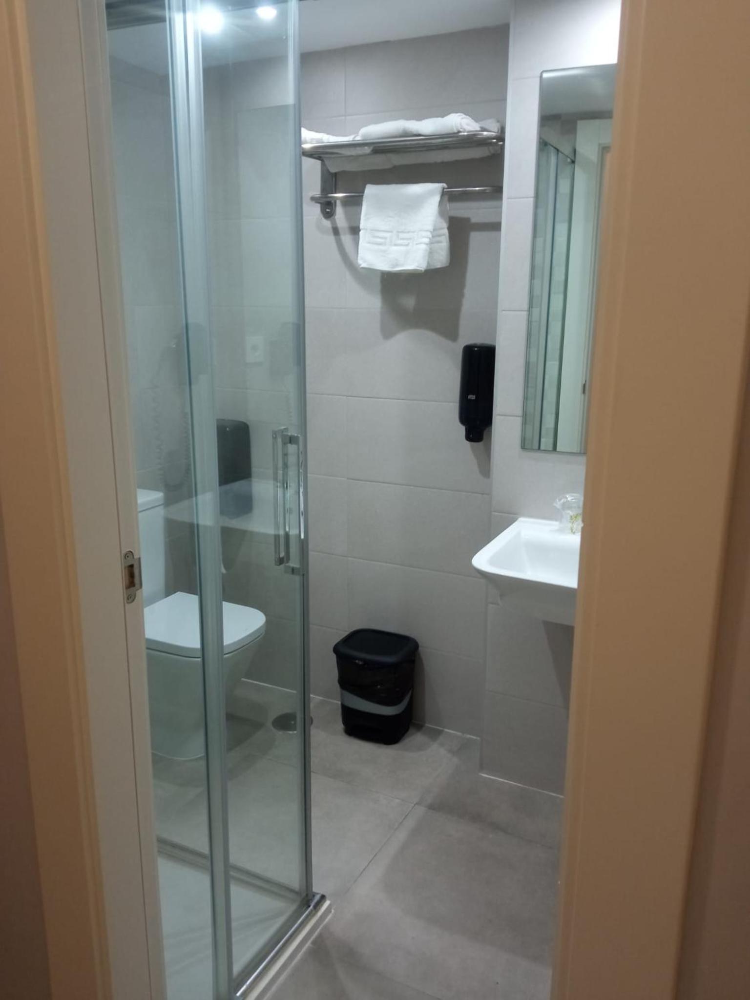 Double Or Twin Room - Photo 3