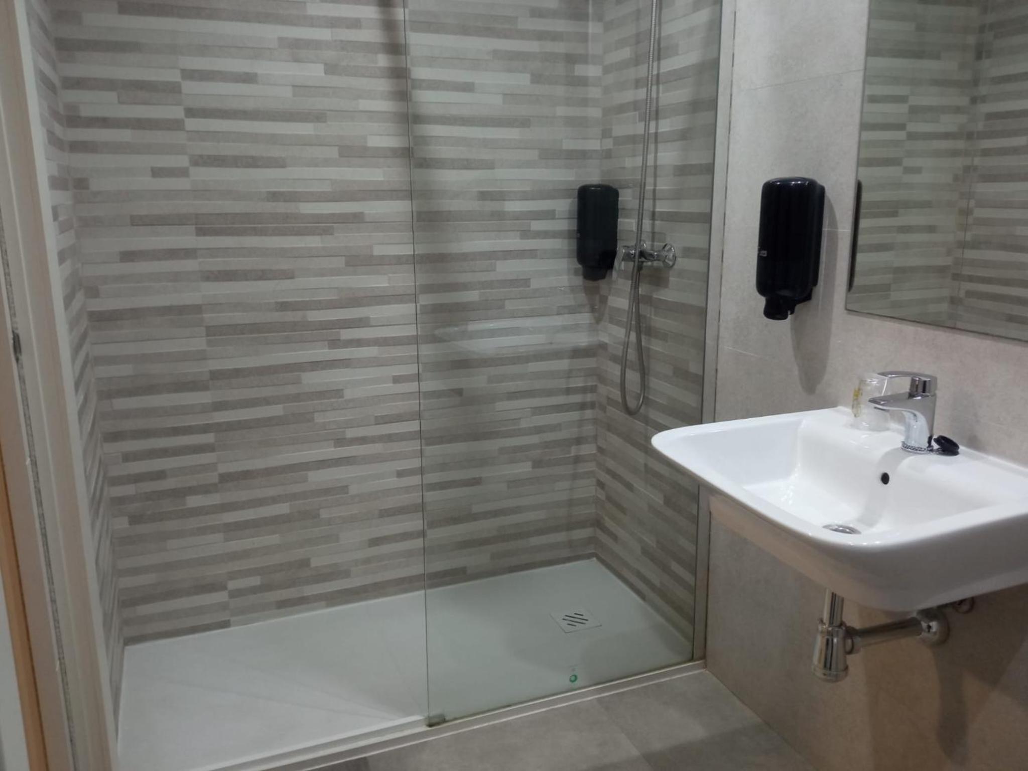 Double Or Twin Room - Photo 10