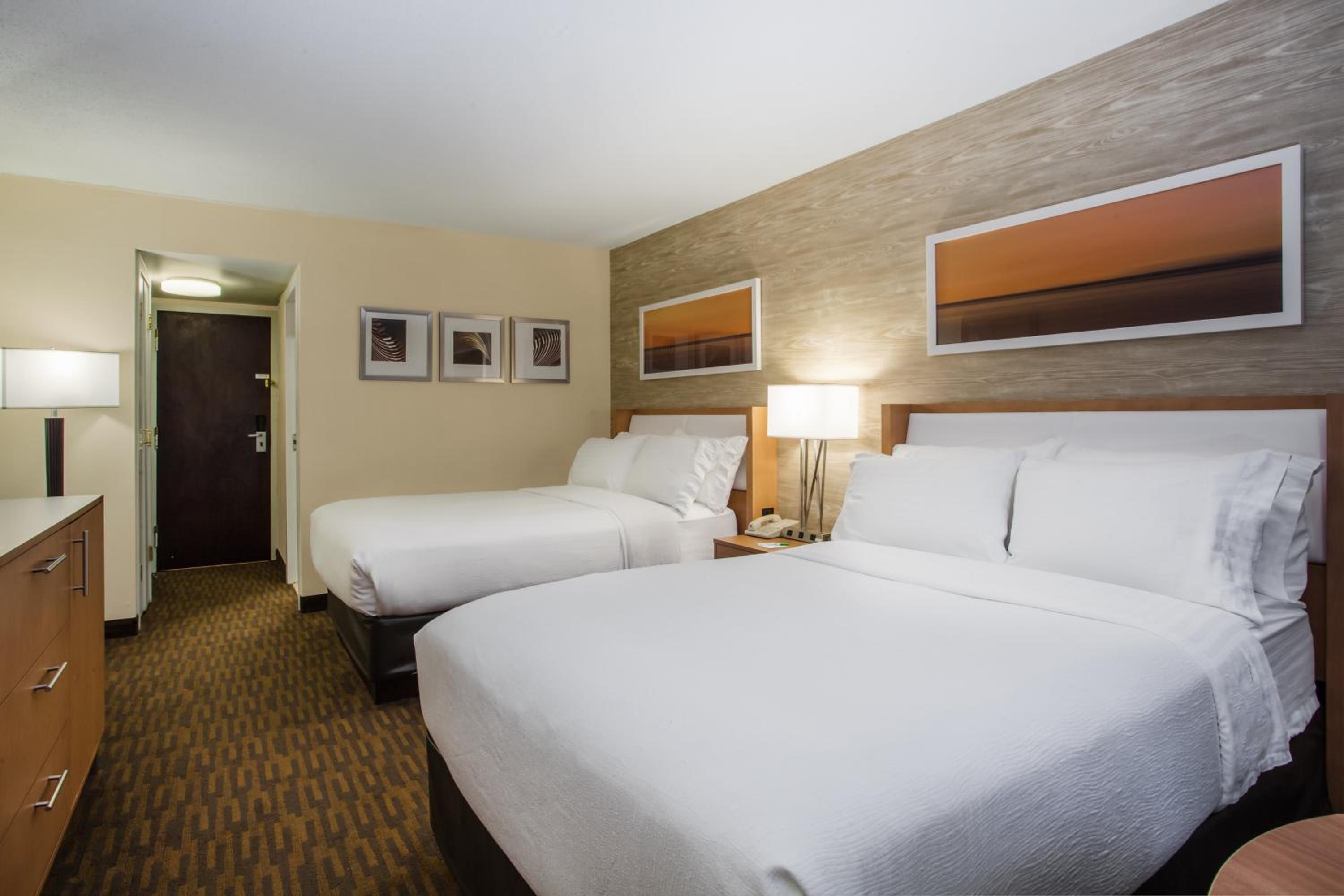 Standard Double Room with Two Double Beds - Photo 4