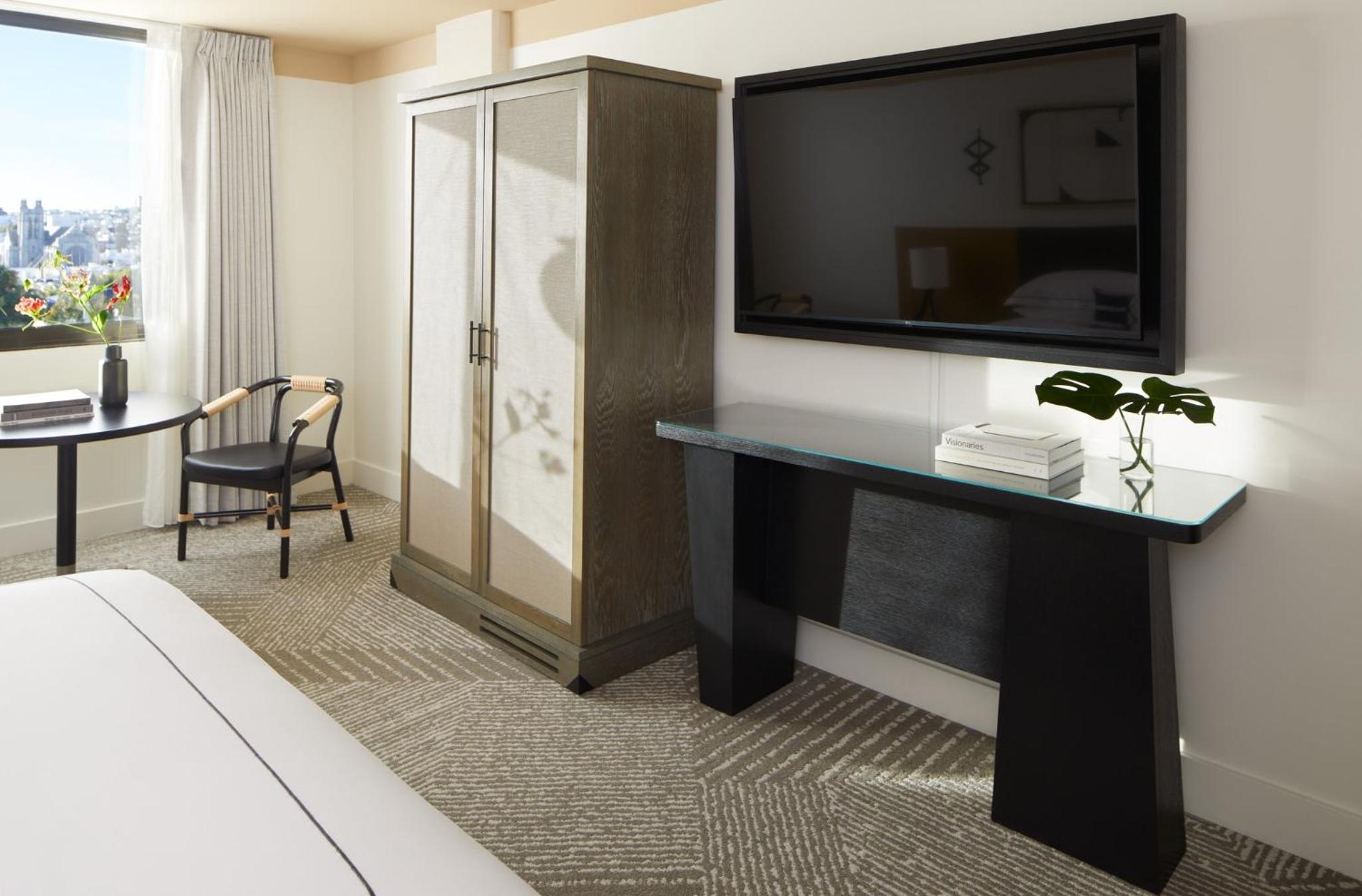 King Room with City View - Photo 6