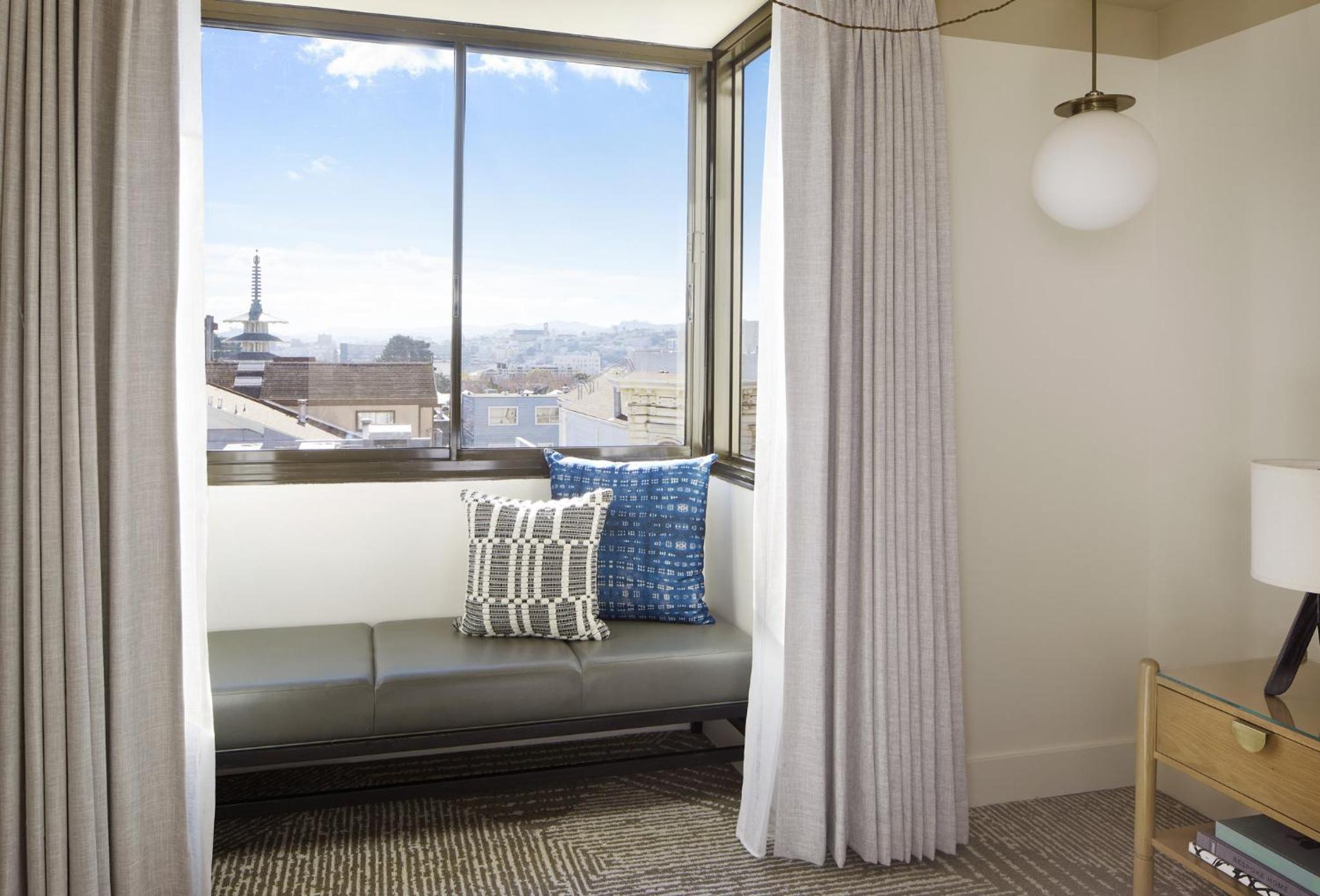 King Room with City View - Photo 3
