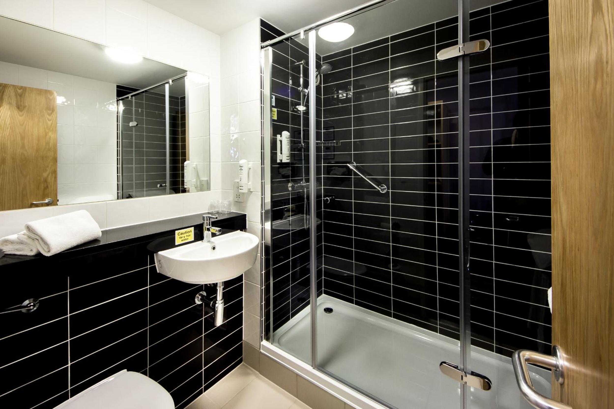 Standard Twin Room with Free Hot Breakfast photo 2