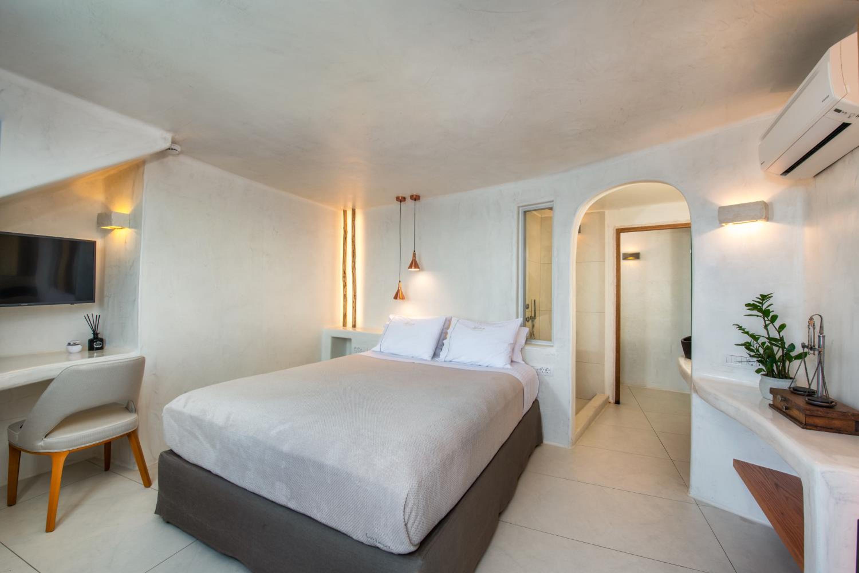 Junior Suite with Caldera View - Photo 6