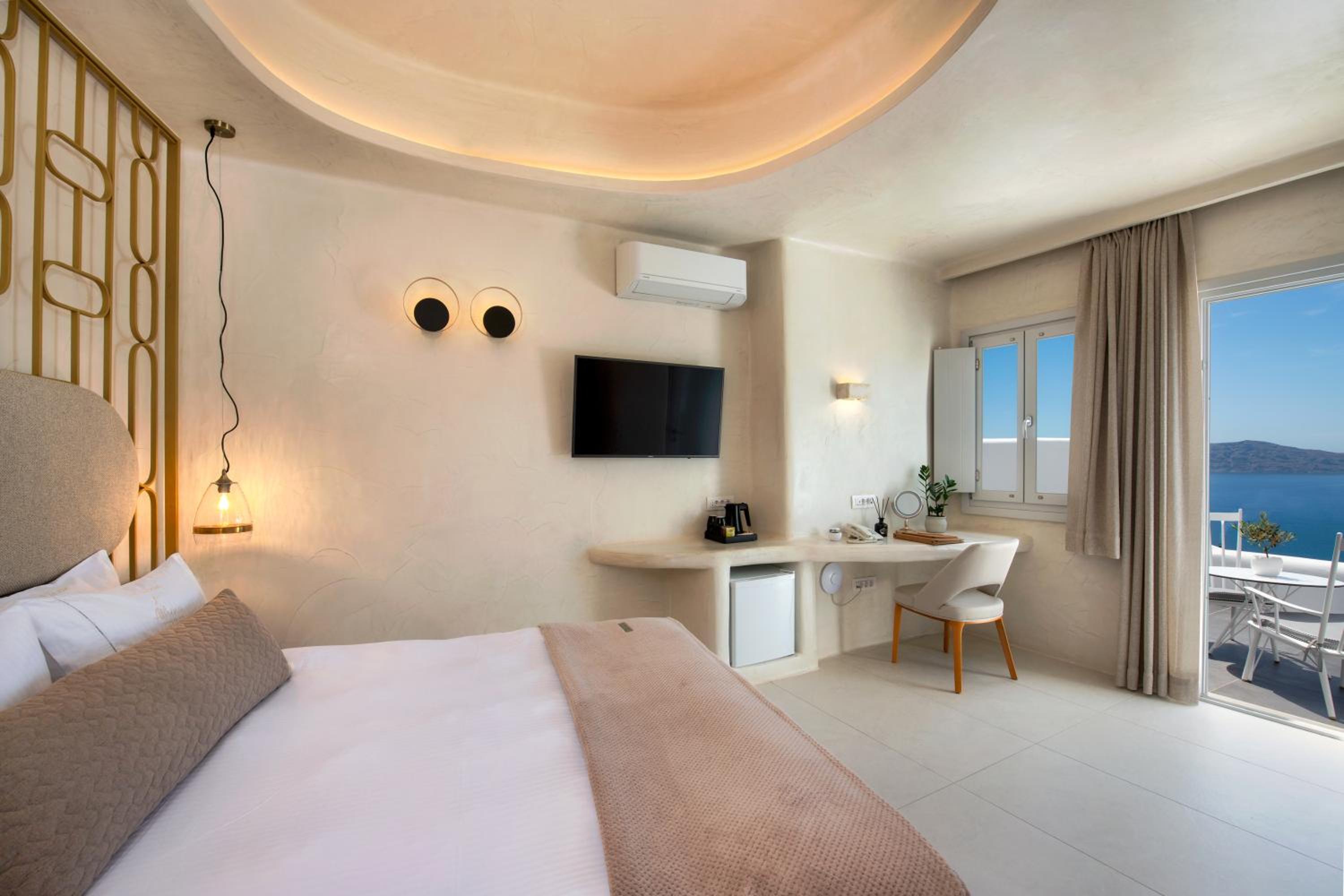 Junior Suite with Caldera View - Photo 2