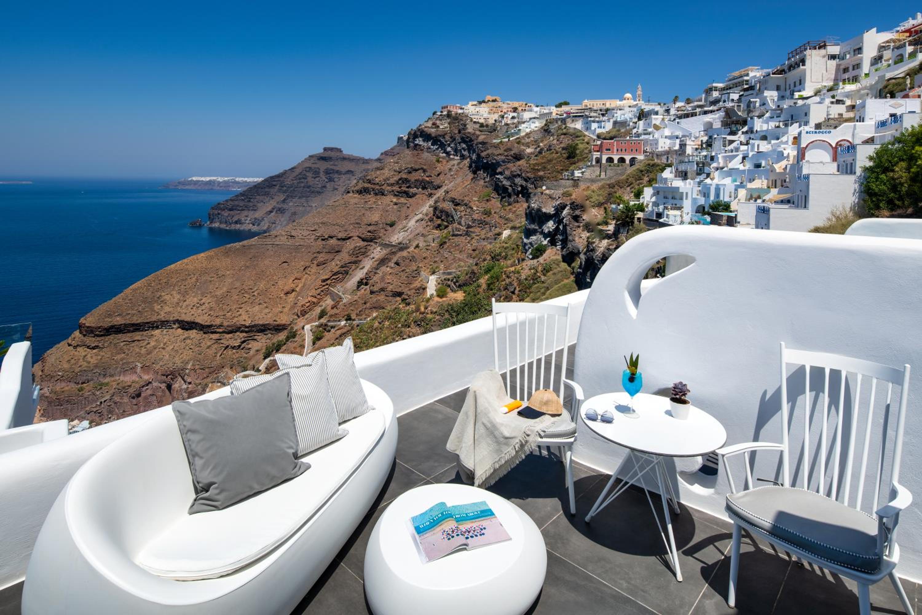 Junior Suite with Caldera View - Photo 4