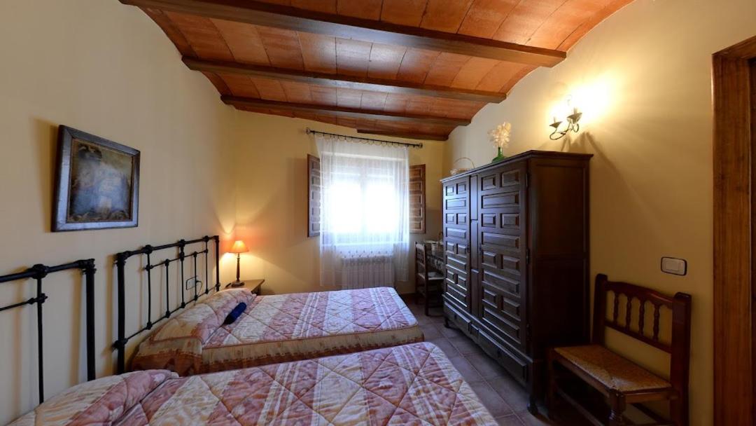 Three-Bedroom House photo 3