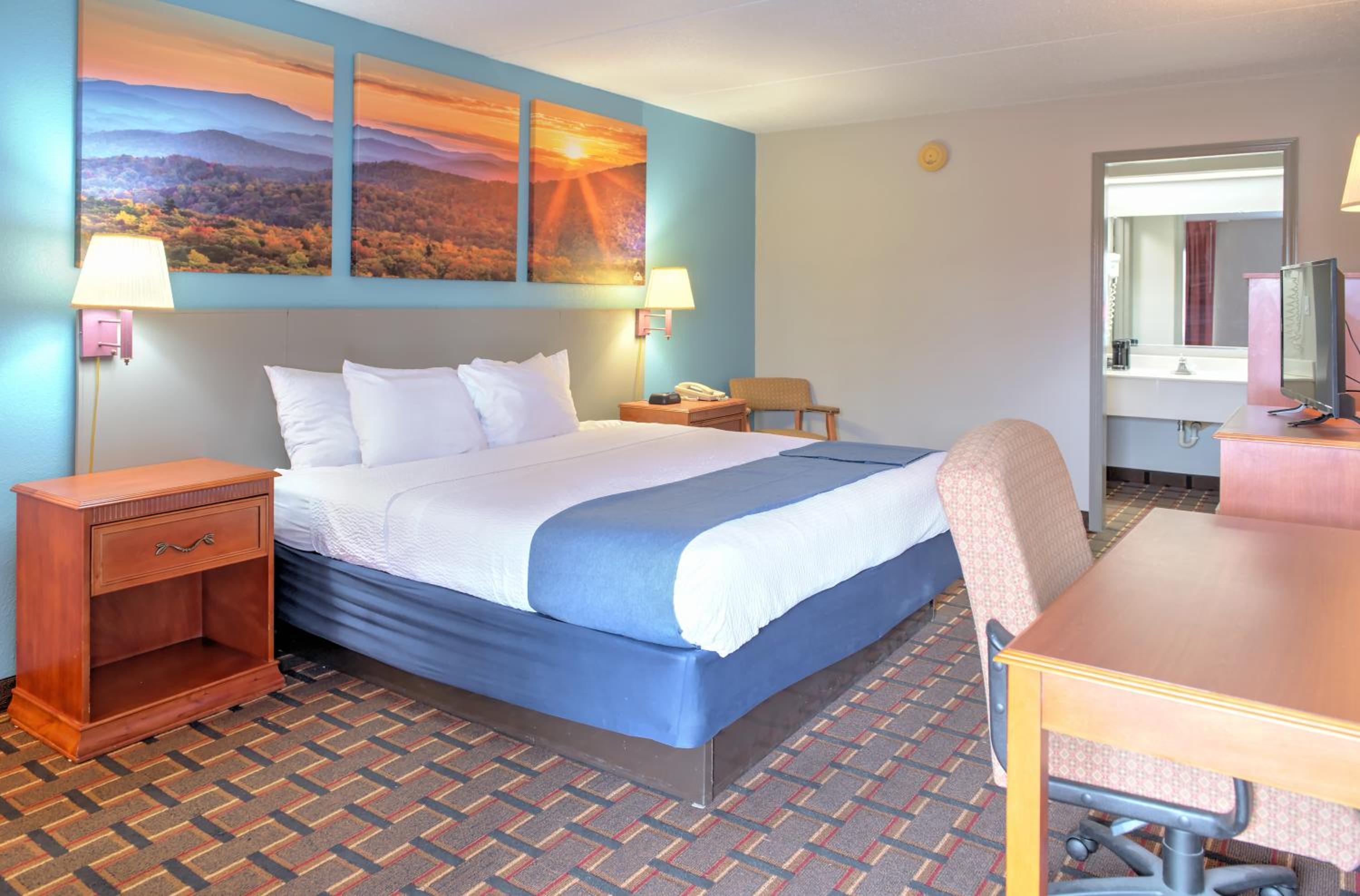 King Room - Non-Smoking - Photo 3