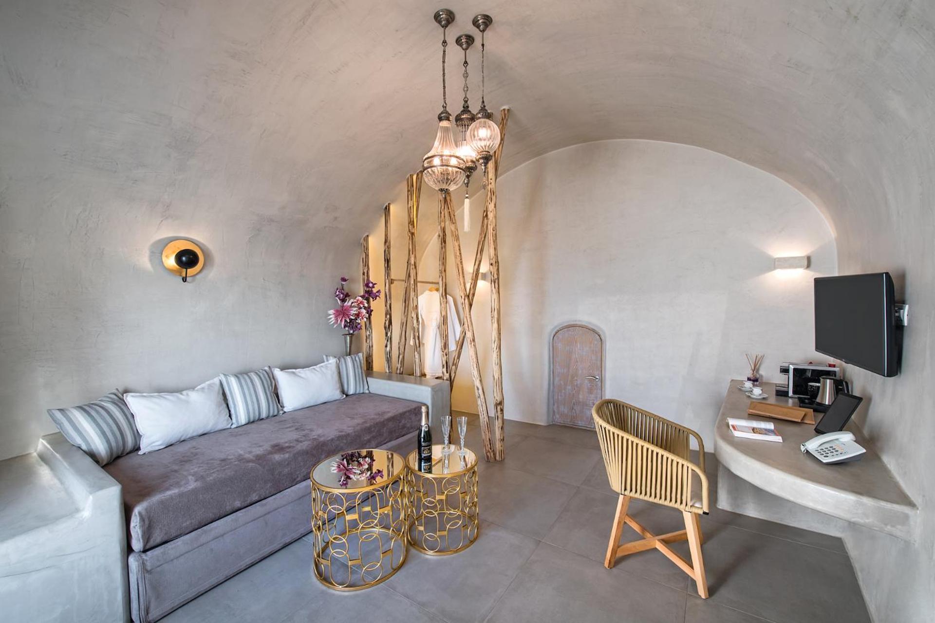 Cave Suite with Outdoor Hot Tub and Caldera View - Photo 4