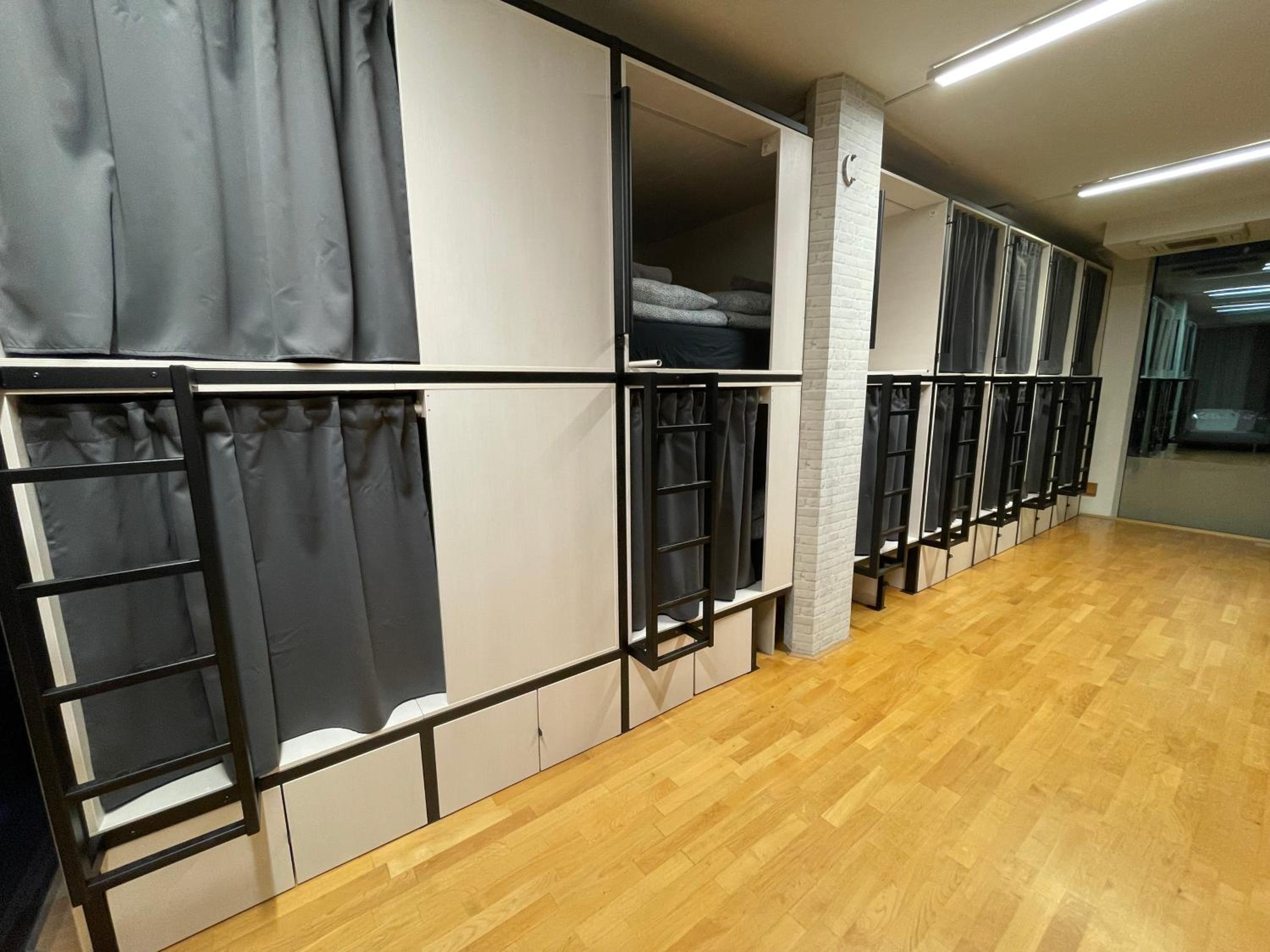 Double Cabin with TV in Dormitory Room photo 2
