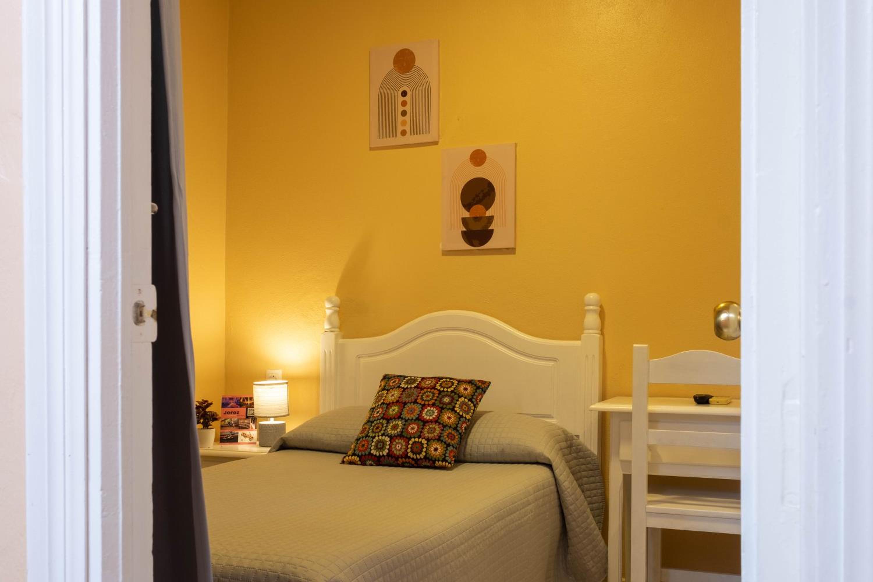 Single Room photo 3
