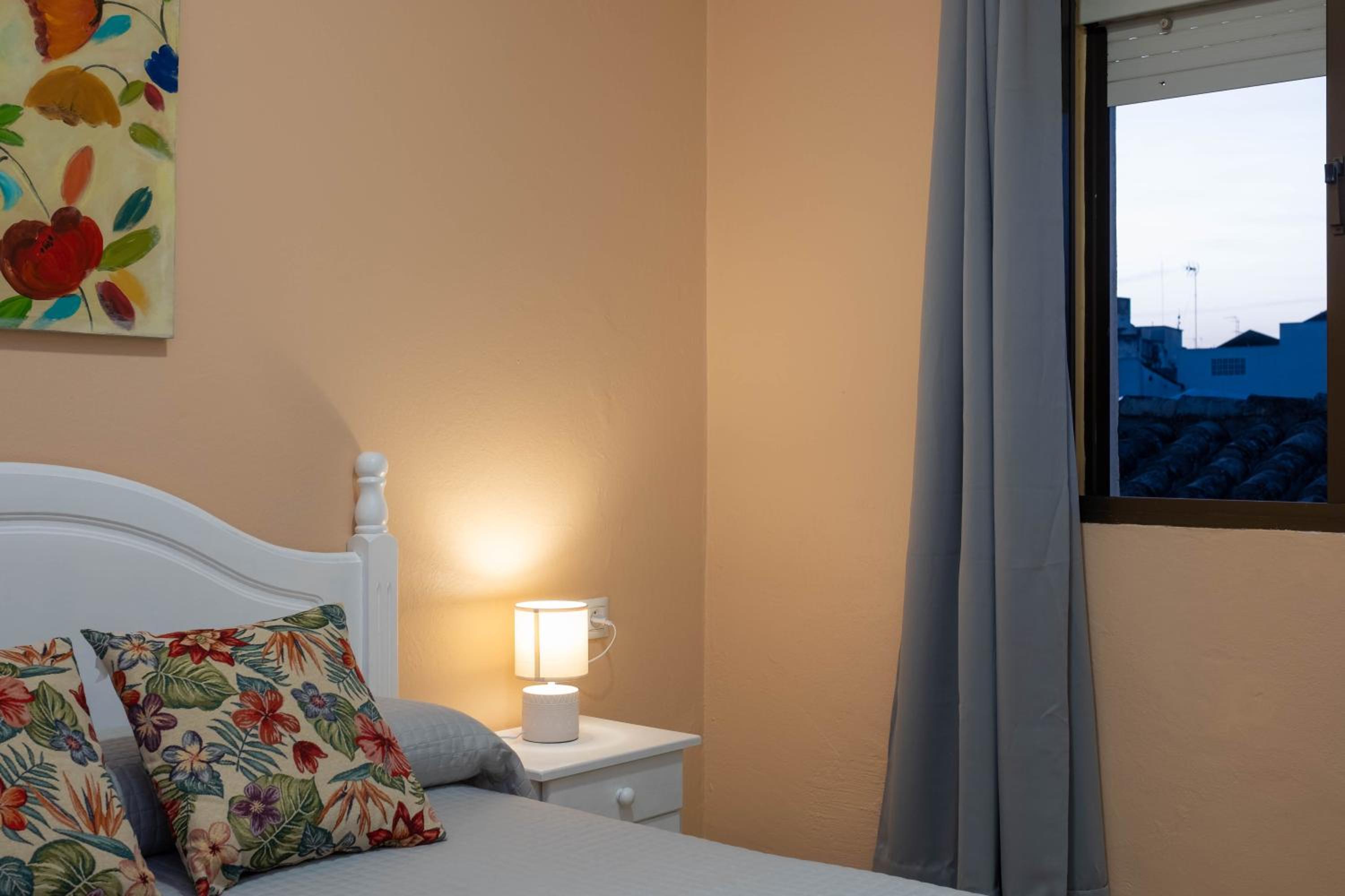 Double or Twin Room with City View - Photo 5