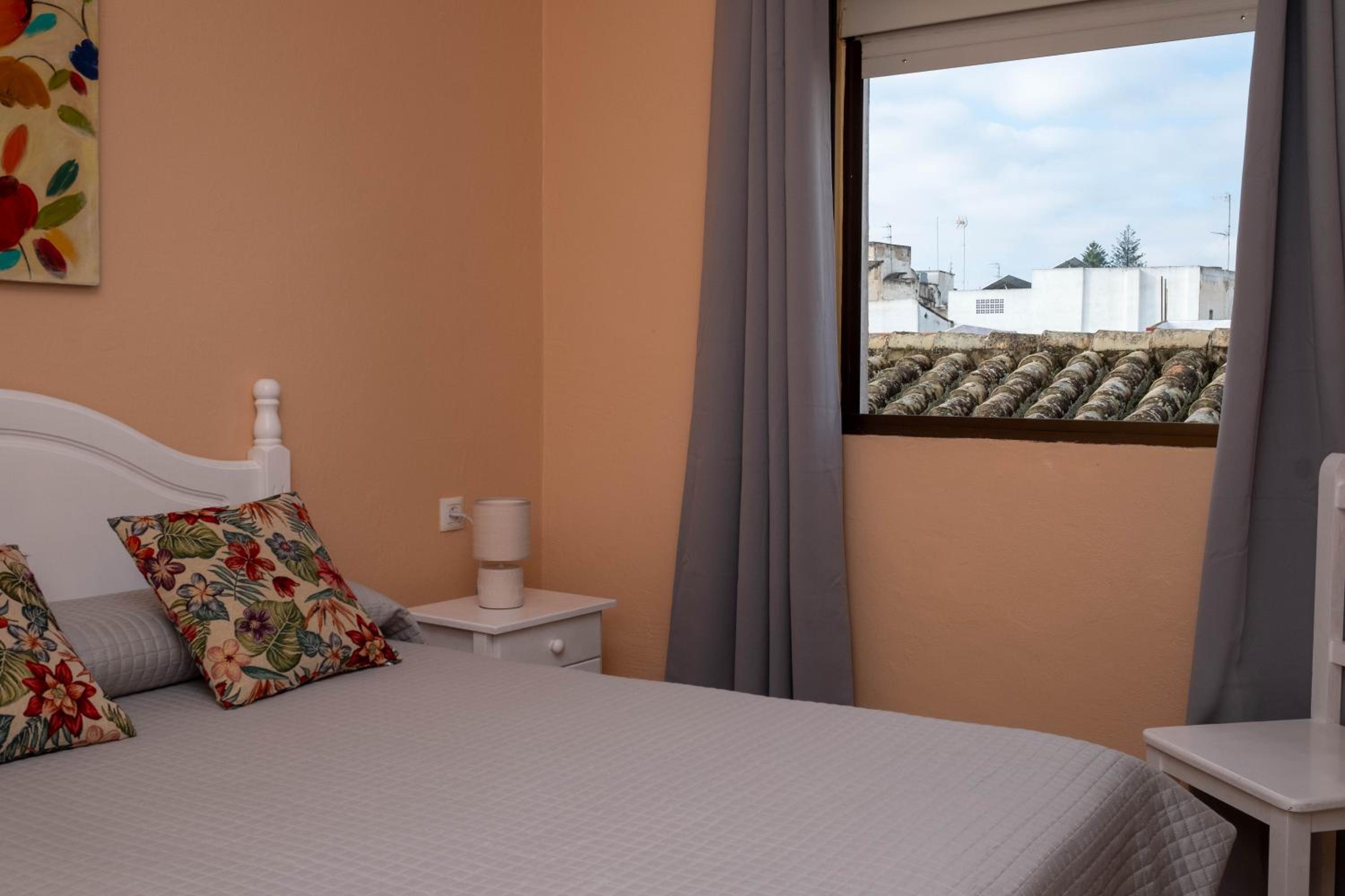 Double or Twin Room with City View - Photo 3