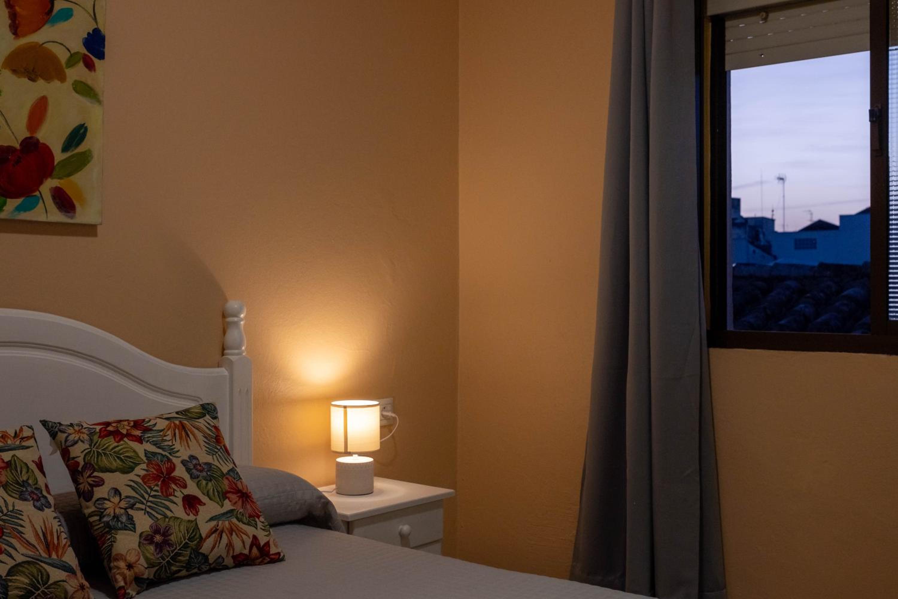 Double or Twin Room with City View - Photo 2