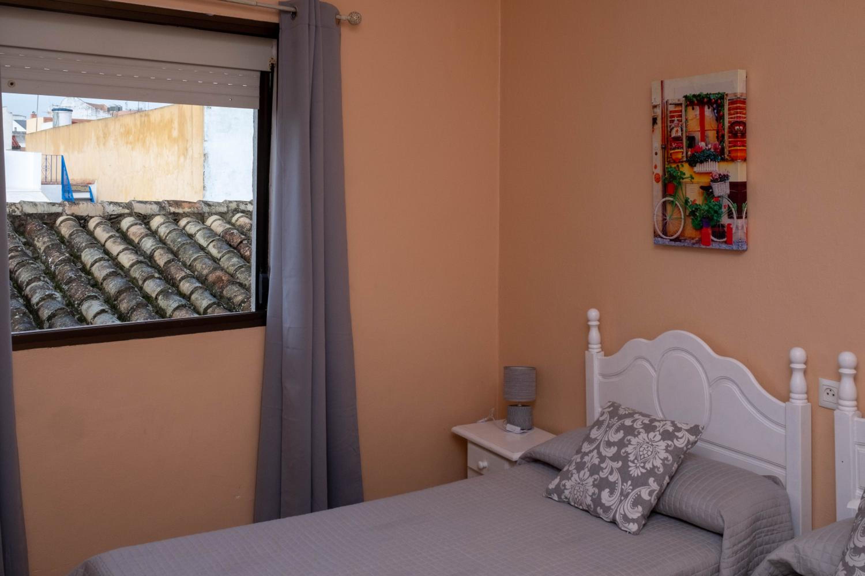 Double or Twin Room with City View - Photo 11